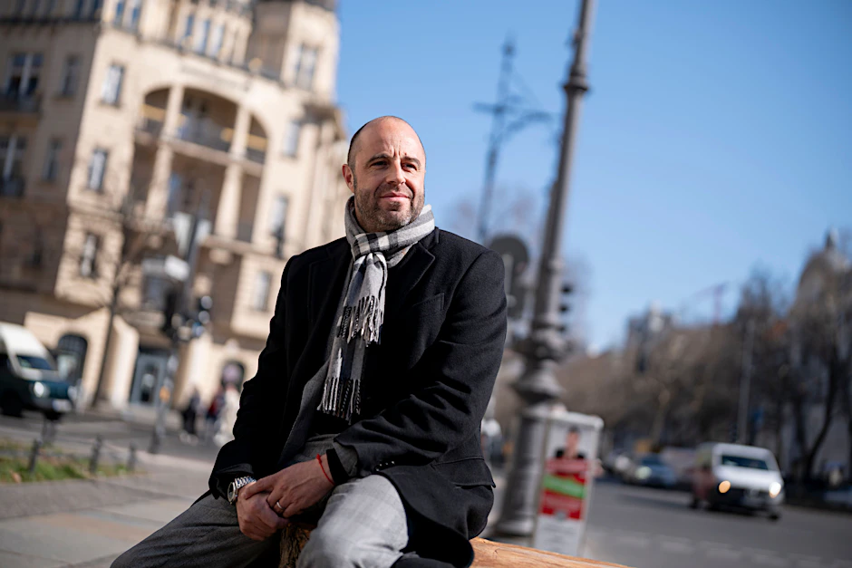 Der Autor von „Nie wieder ist jetzt“, Nicolai Schwarzer in Berlin.