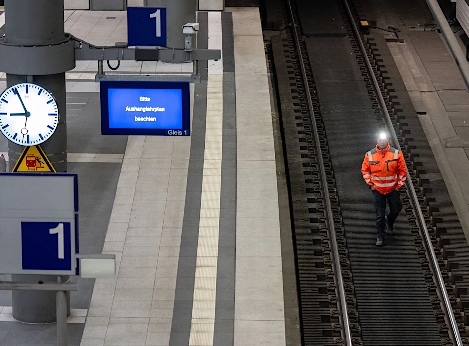 Es fährt kein Zug nach Nirgendwo: Im Keller des Hauptbahnhofs Berlin wird bis Dienstag gebaut.