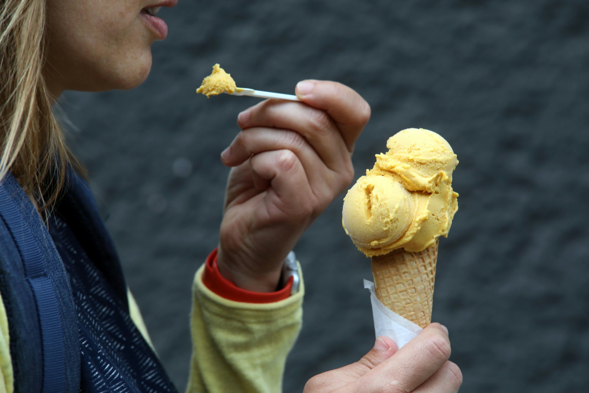 Eis kann in Berlin ein teures Vergnügen sein. Die meisten Kugel kosten um die 2 Euro.