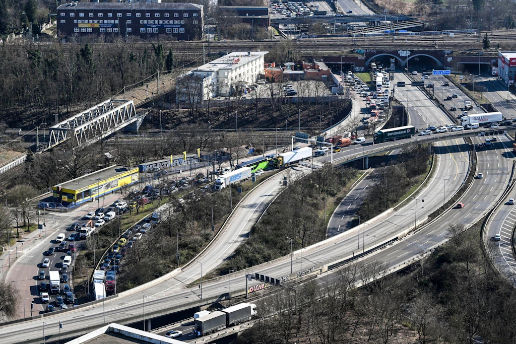 Berliner wütend über A100-Sperrung: „Ich stelle mir dieses Chaos im Sommer vor. Weg hier. Schnell!“