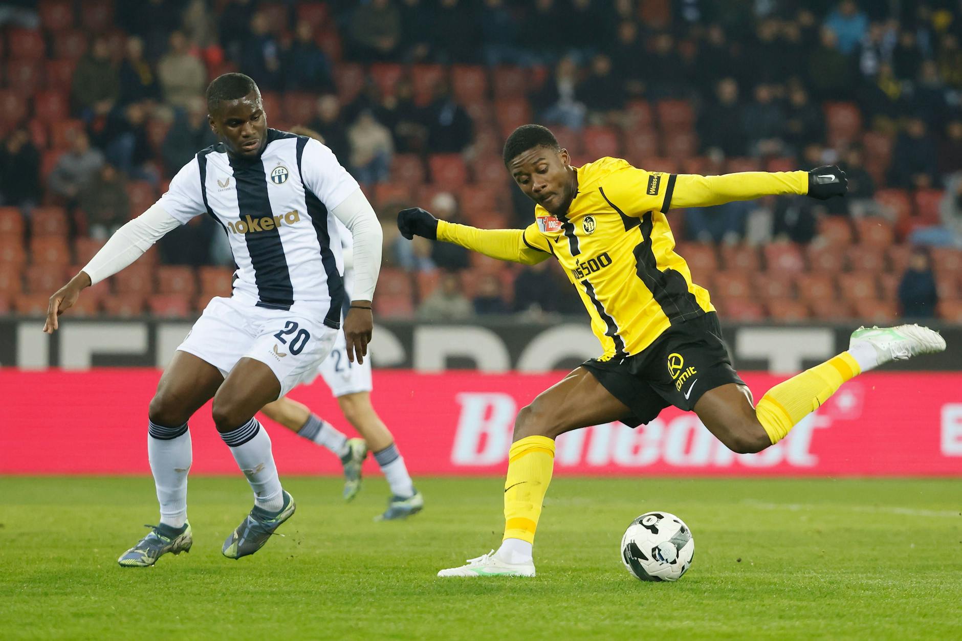 Union-Stürmer Chris Bedia (r.) trifft in der Schweiz bei Young Boys Bern am Fließband.