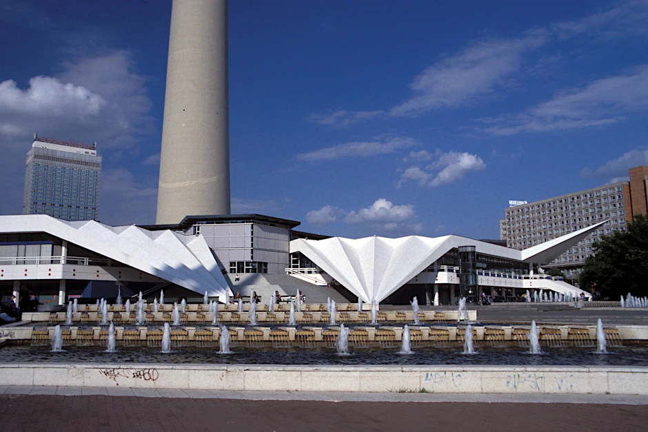 Der Berliner Fernsehturm wurde unter anderem nach Plänen von Hermann Henselmann gestaltet.