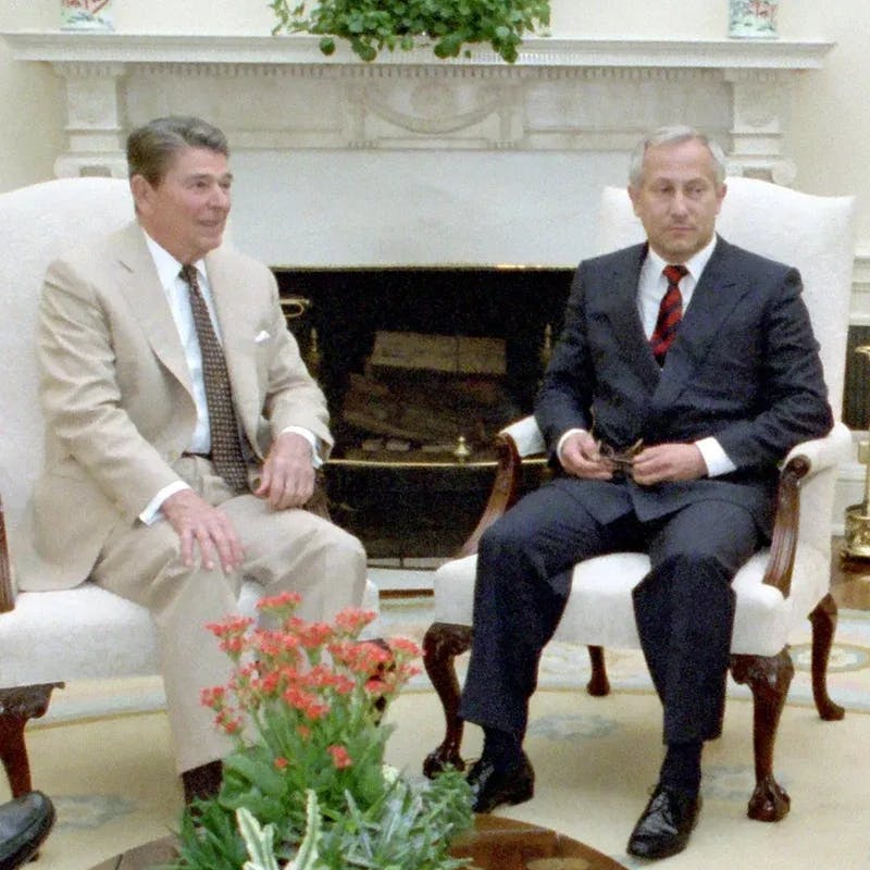 Der damalige US-Präsident Ronald Reagan und Doppelagent Oleg Gordijewski bei einem Treffen im Weißen Haus , 1987.