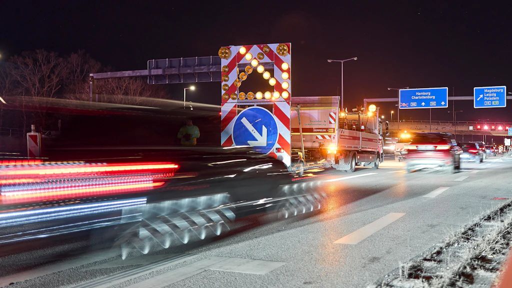 Kaputte A100-Brücke: Staus am Montag, weil Umfahrung nicht fertig ist