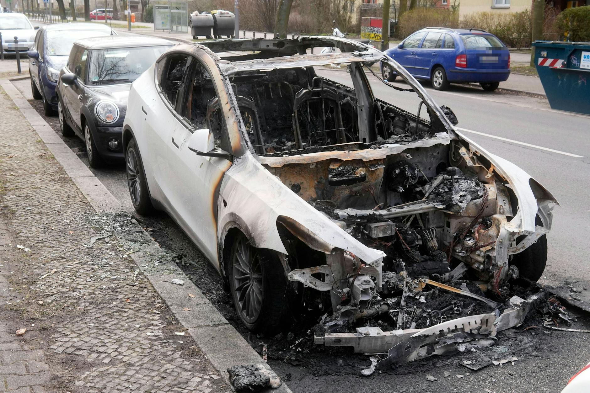 Immer wieder stecken Unbekannte Tesla-Autos in Brand.
