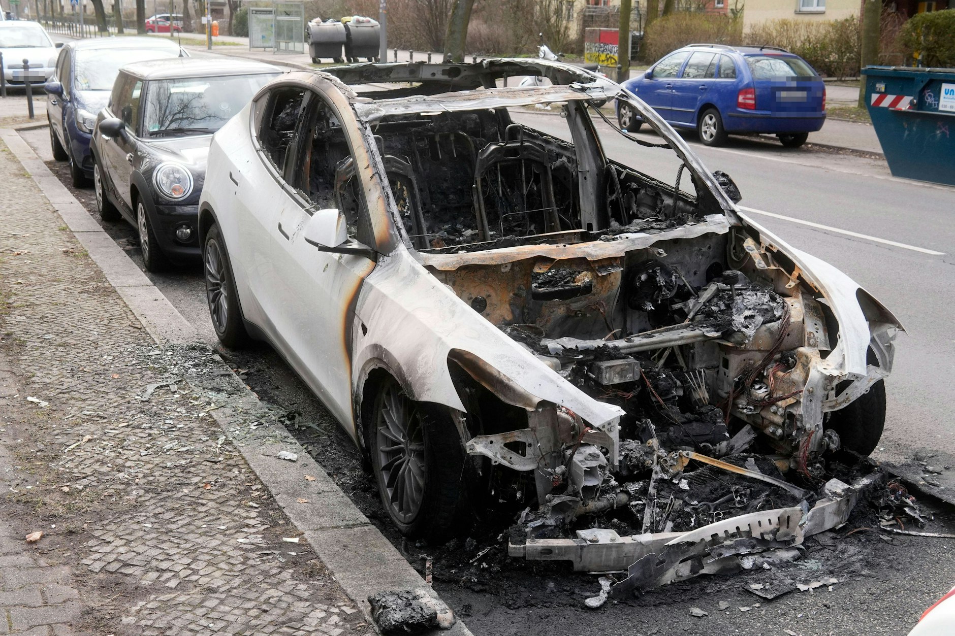 Immer wieder stecken Unbekannte Tesla-Autos in Brand.