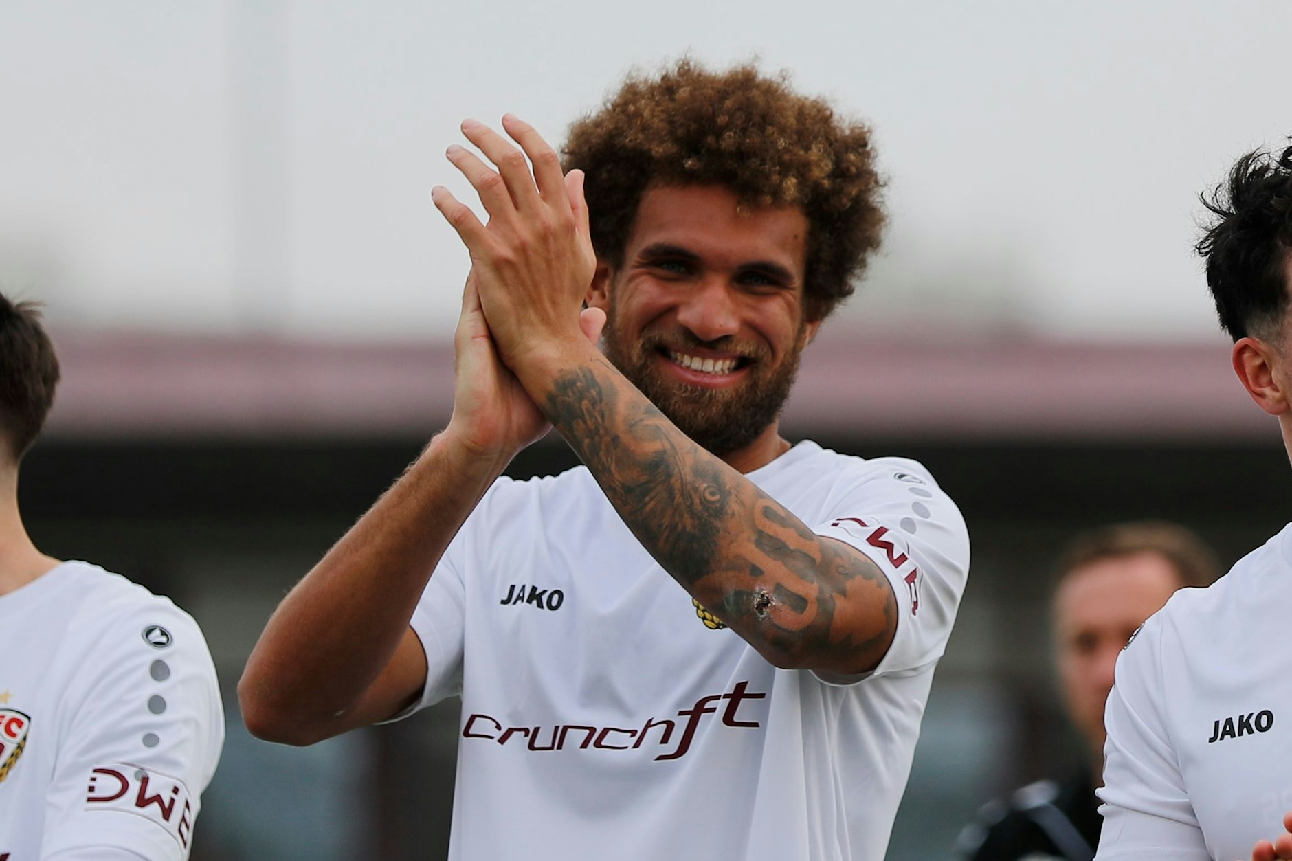 Nach dem Einzug ins Halbfinale des Berliner Pokals hat Kevin Lankford, Doppel-Torschütze für den BFC Dynamo, ganz viel Spaß.