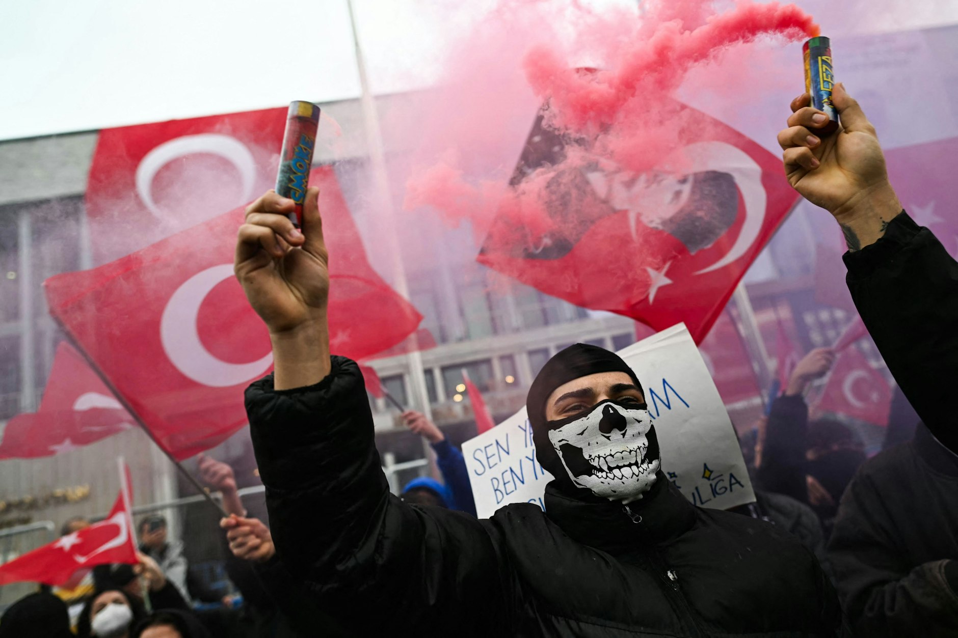 Montag in Istanbul: Die Proteste gegen die Absetzung und Verhaftung des Istanbuler Bürgermeisters und Erdogan-Rivalen&nbsp;Ekrem Imamoğlu halten an.
