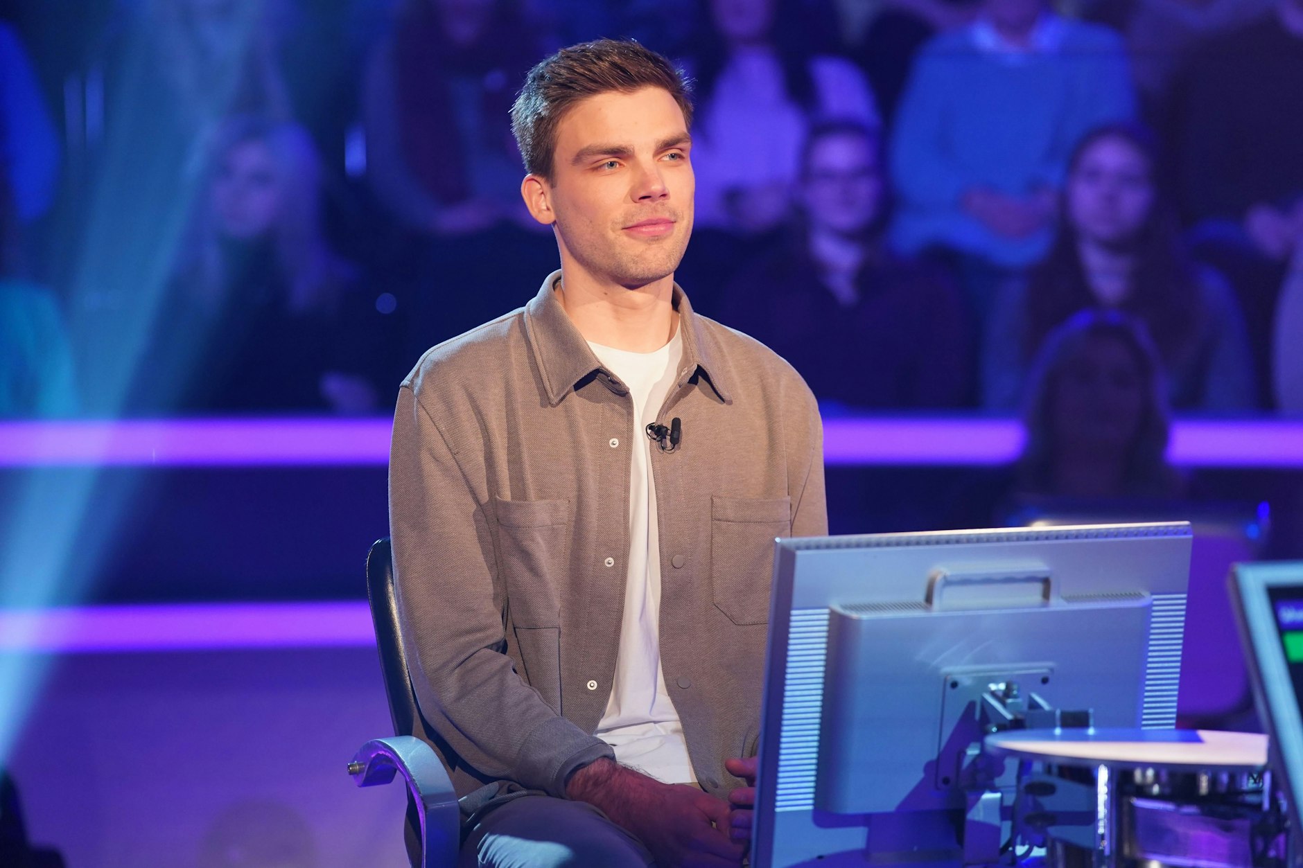 Kandidat Jonas Hanke gerät bei der Frage nach einem Festival in Ferropolis bei „Wer wird Millionär?“ ordentlich ins Straucheln.