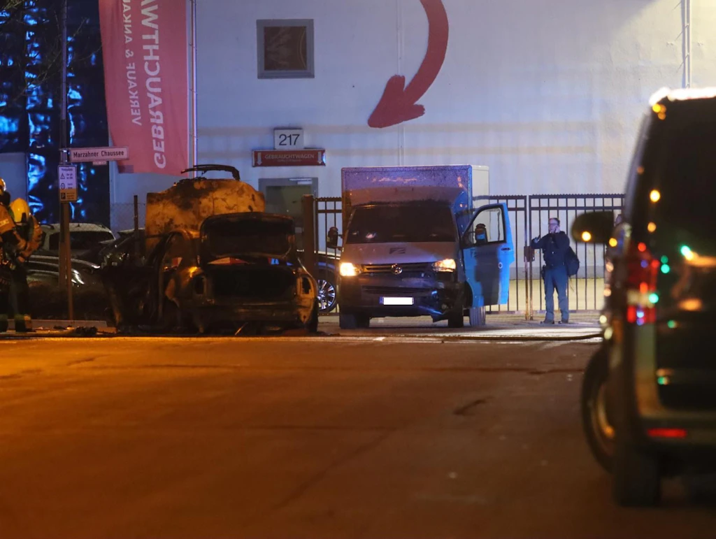 UPDATE! Geldtransporter-Überfall in Marzahn: Fluchtfahrzeug auf nur drei Reifen