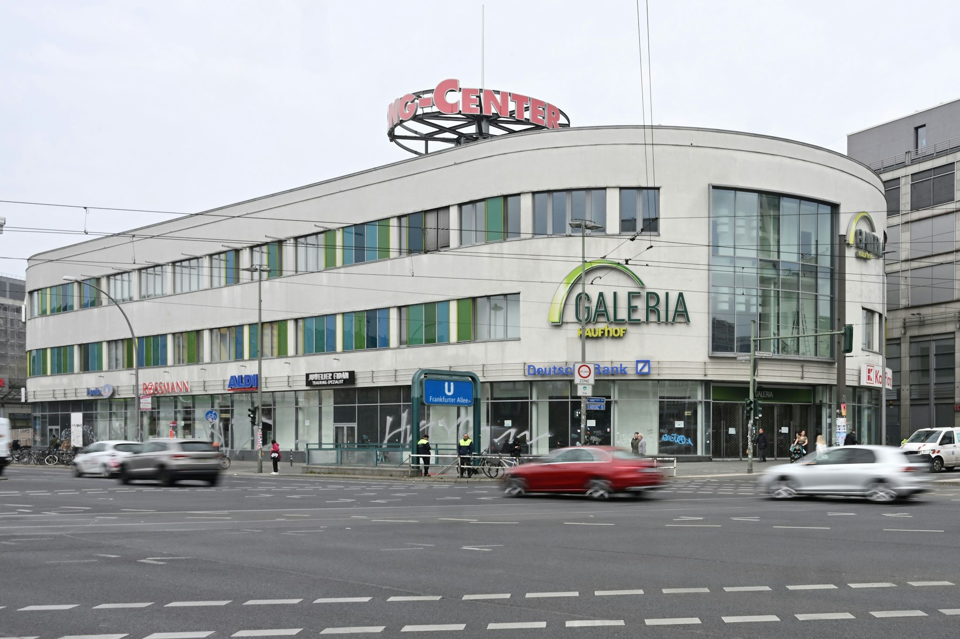 Das Ring-Center III an der Frankfurter Allee: In dem Gebäude, in dem einst der Kaufhof war, laufen die Bauarbeiten für die neuen Mieter.