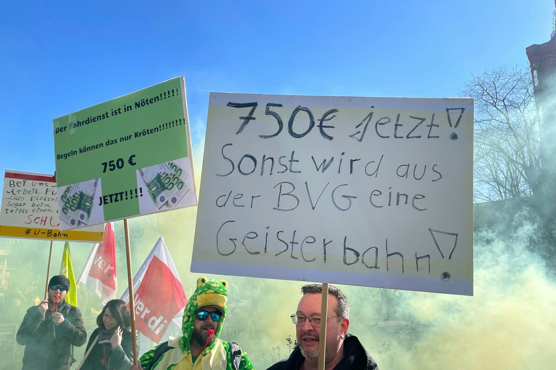 BVG-Fahrer fordern mehr Grundgehalt. An diesem Punkt scheiterten die bisherigen Verhandlungen. Jetzt könnte eine Schlichtung den Tarifstreit beenden.