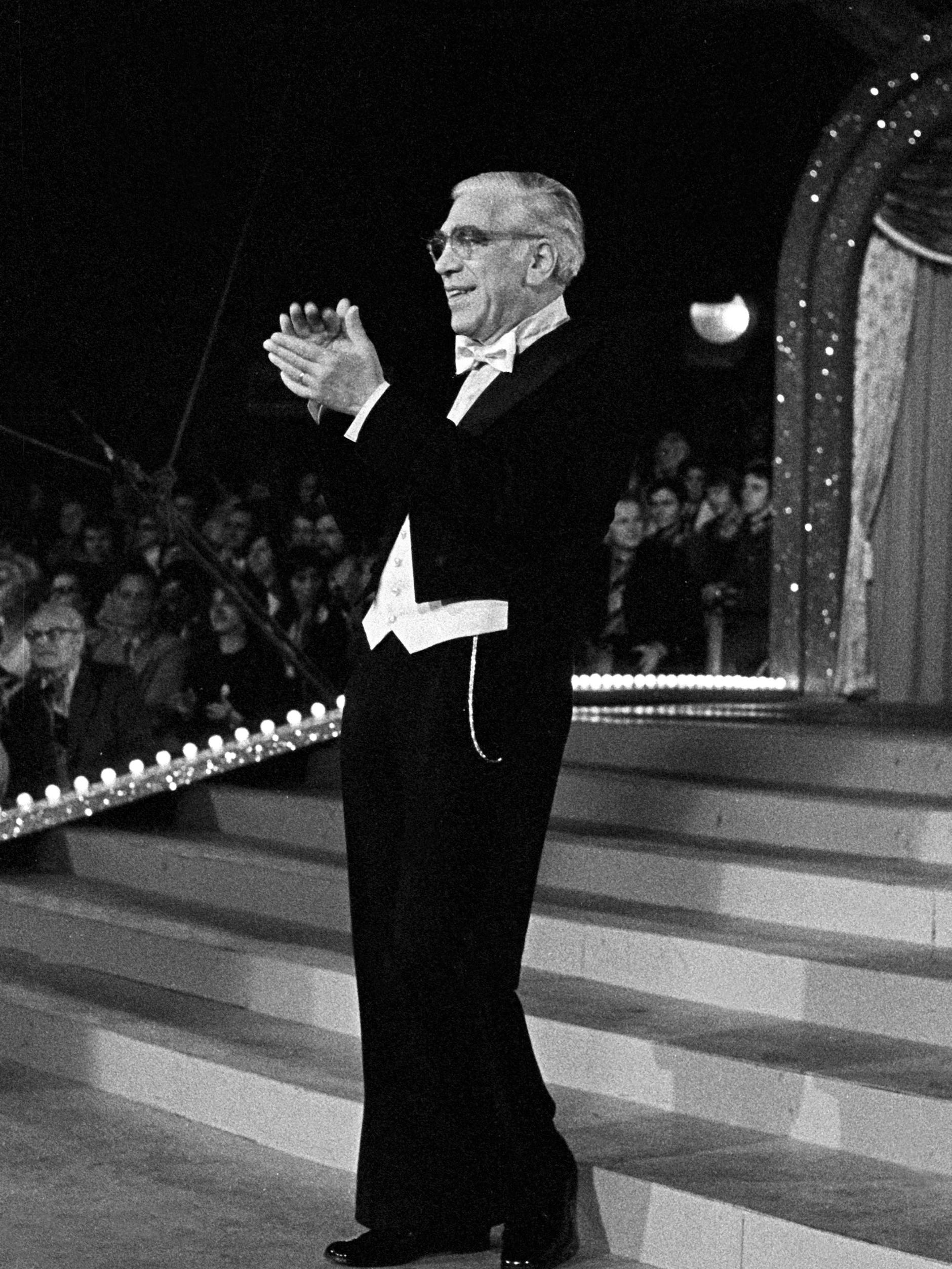 Willi Schwabe stand auch für andere Fernsehshows vor der Kamera - hier für die Nacht der Prominenten. Doch „Willi Schwabes Rumpelkammer“ machte ihn richtig bekannt.