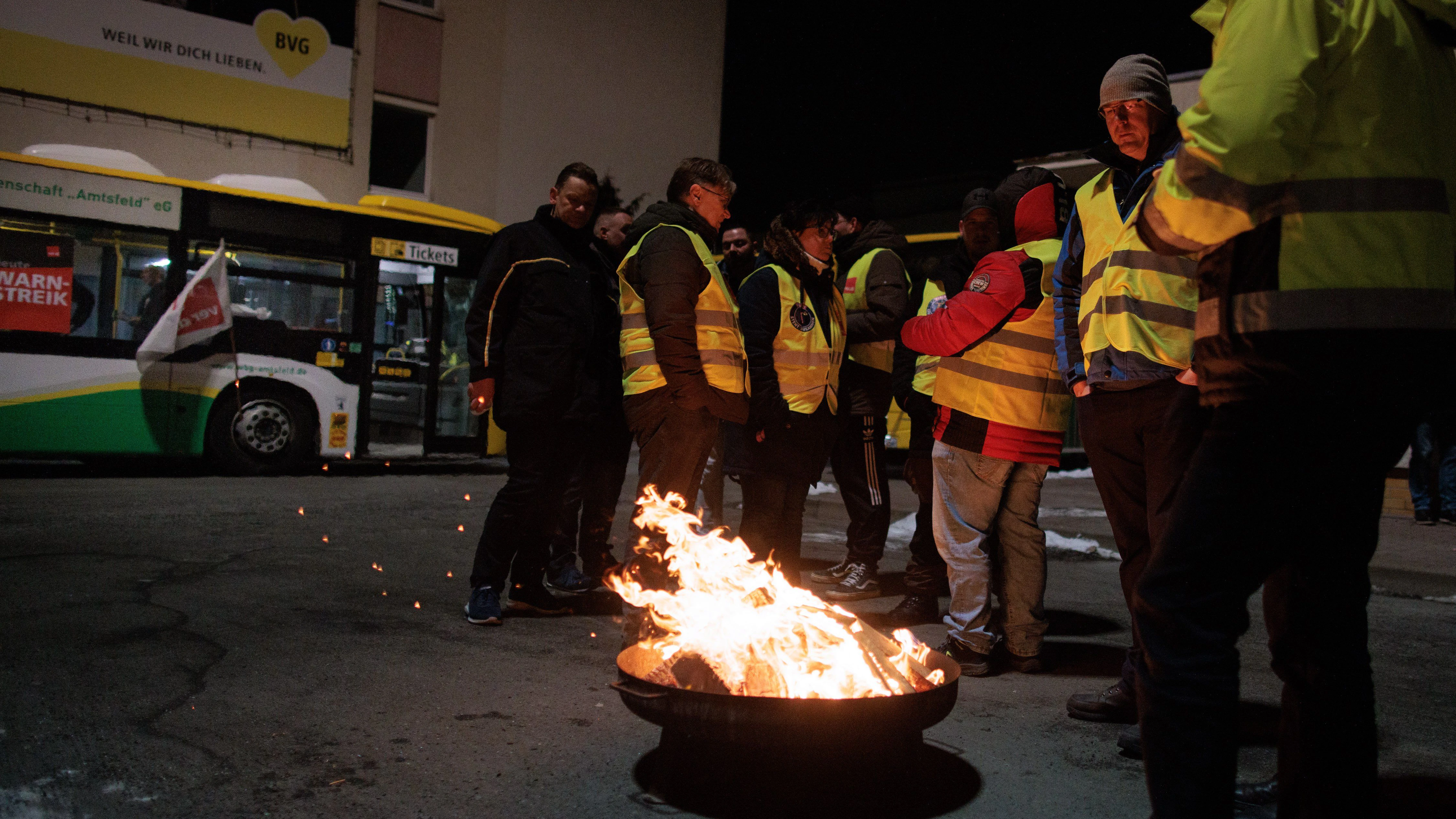 Bus- und Straßenbahnfahrer streiken am BVG-Betriebshof in Berlin-Lichtenberg: Nur Verdi-Mitglieder bekommen Streikgeld. Wer nicht in der Gewerkschaft ist und streikt, bekommt kein Geld.