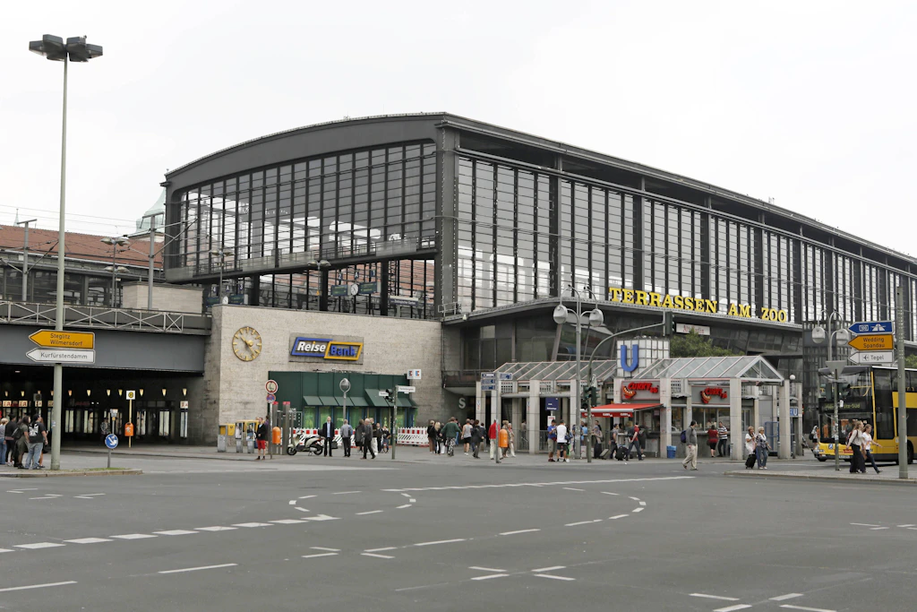 Hayvanat Bahçesi İstasyonunda İtfaiye Operasyonları: Subway Lines Kesildi