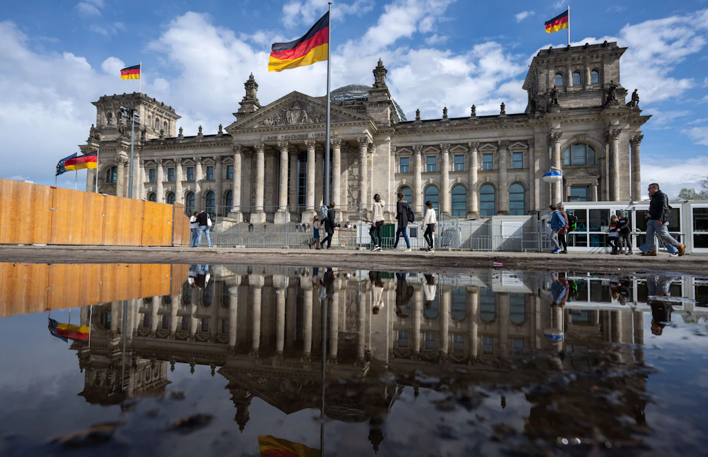 Neuer Bundestag tritt zusammen – Bundeskanzler Olaf Scholz wird entlassen