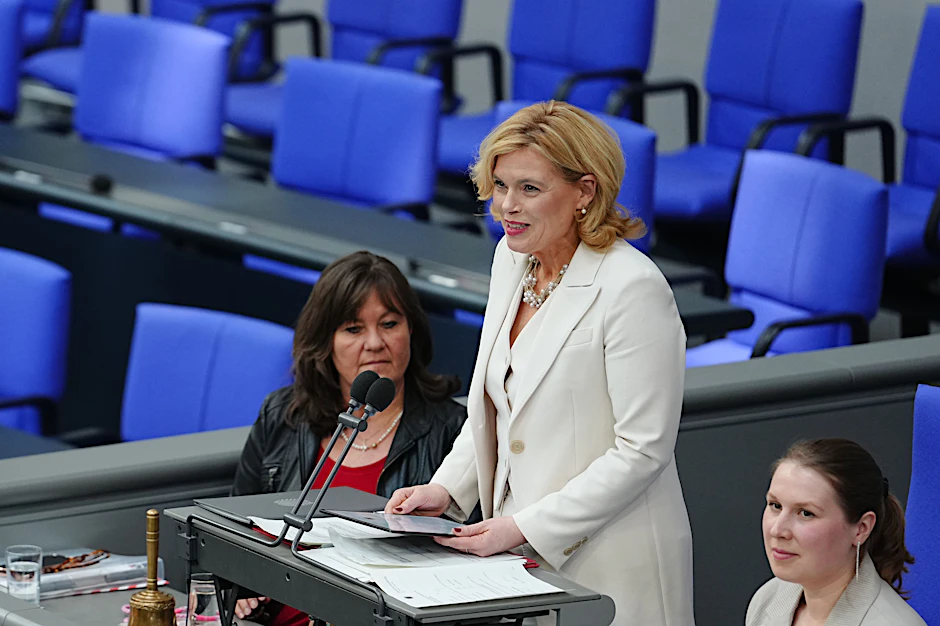 Julia Klöckner (CDU), Bundestagspräsidentin, spricht erstmals in ihrem neuen Amt bei der konstituierenden Sitzung des neuen Bundestags.