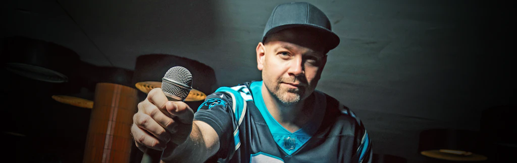 Comedian Martin Halla nach Bar-Angriff in Friedrichshain: „Meine Lippe musste genäht werden“