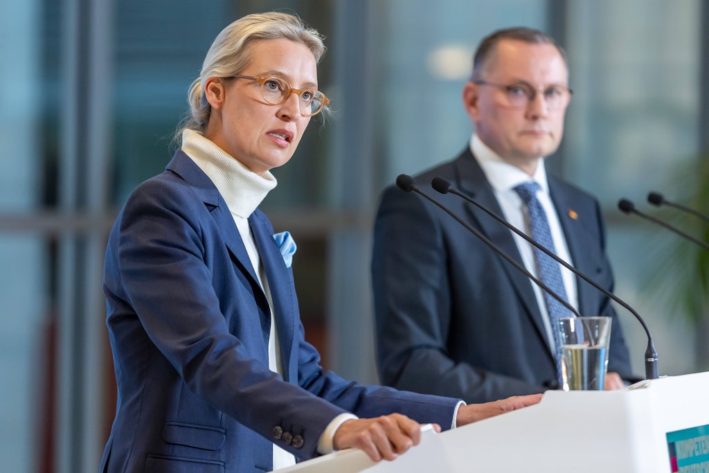 AFD ekliyor, Birlik kaybediyor