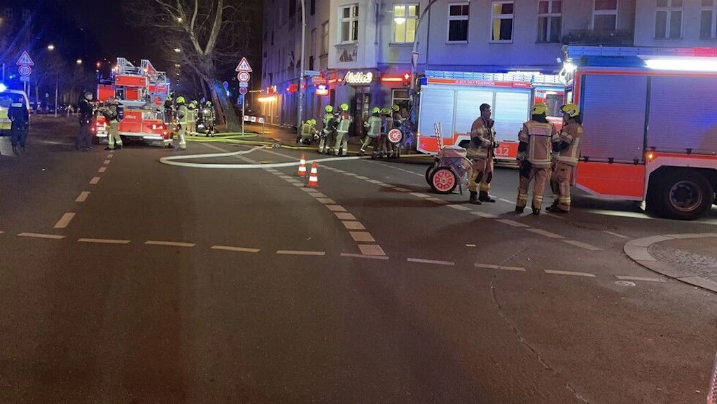 Gesundbrunnen'de Ateş: Bar'dan Keller on Flames