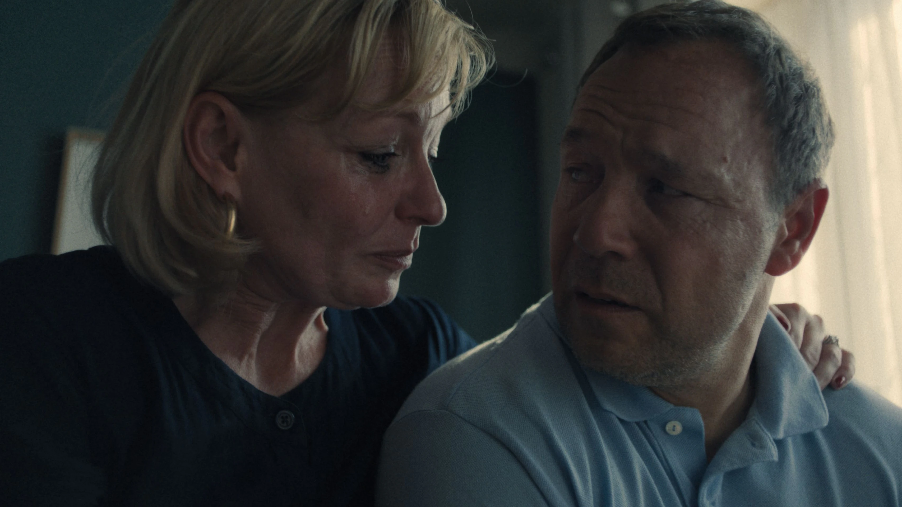 Besorgte Eltern: Manda (Christine Tremarco) und Eddie (Stephen Graham) Miller wissen nicht, was mit ihrem Sohn passiert ist.