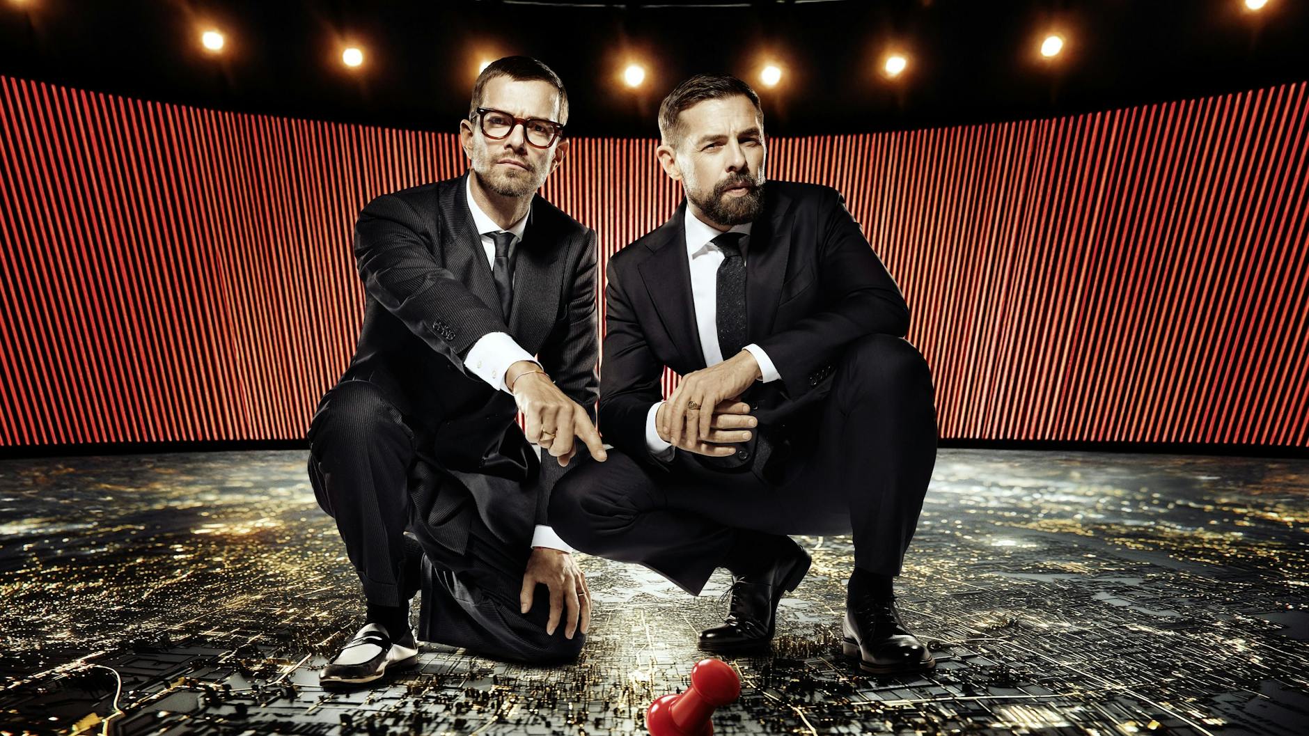 Klaas Heufer-Umlauf (rechts) beendet seine Late Night Show, bleibt ProSieben aber treu. Erst vergangenen Samstag lief die erste Ausgabe der neuen Show „Ein sehr gutes Quiz mit hoher Gewinnsumme“ mit ihm und Joko Winterscheidt.