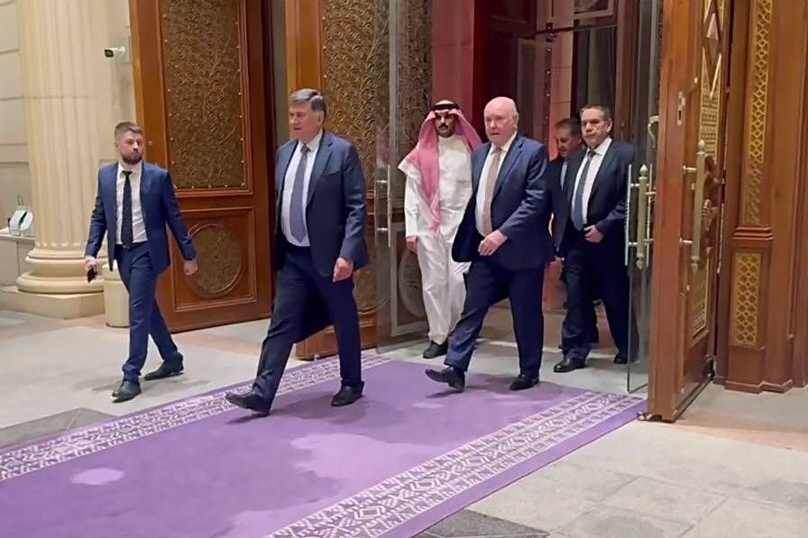 Die russische Delegation reist nach Verhandlungen mit Vertretern der US-Regierung über den Ukrainekrieg ab.