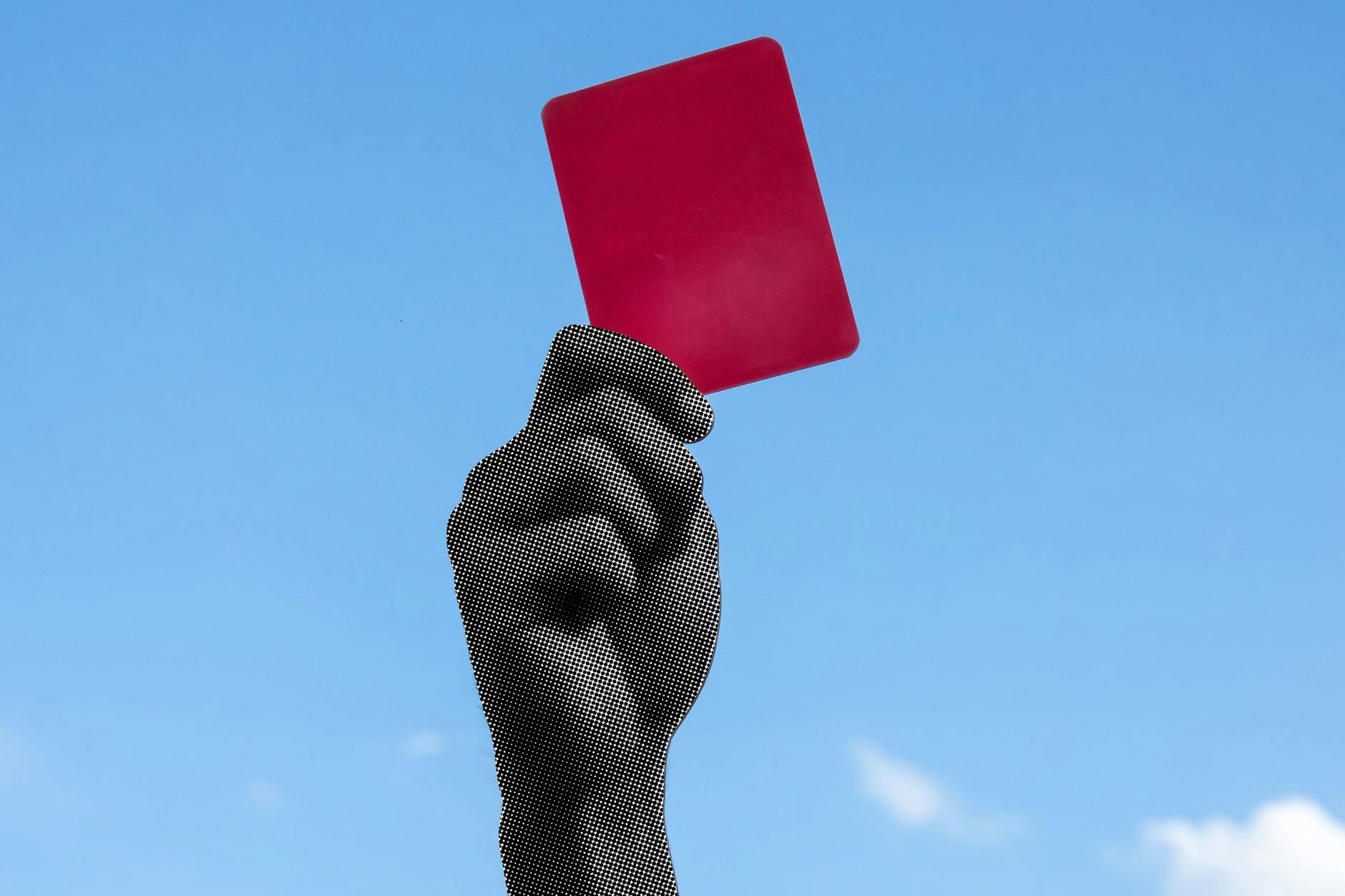 Rote Karte für Rechtsextremismus: Der SV Sparta Lichtenberg hat sich von einem Schiedsrichter getrennt.