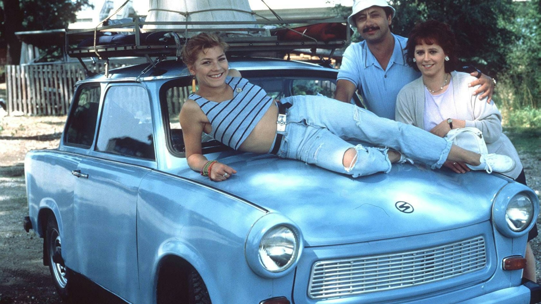 Im Film „Go Trabi Go“ wurden viele Ost-Klischees bedient, die sich auch heute noch in zahlreichen Witzen über Ossis und Wessis finden.