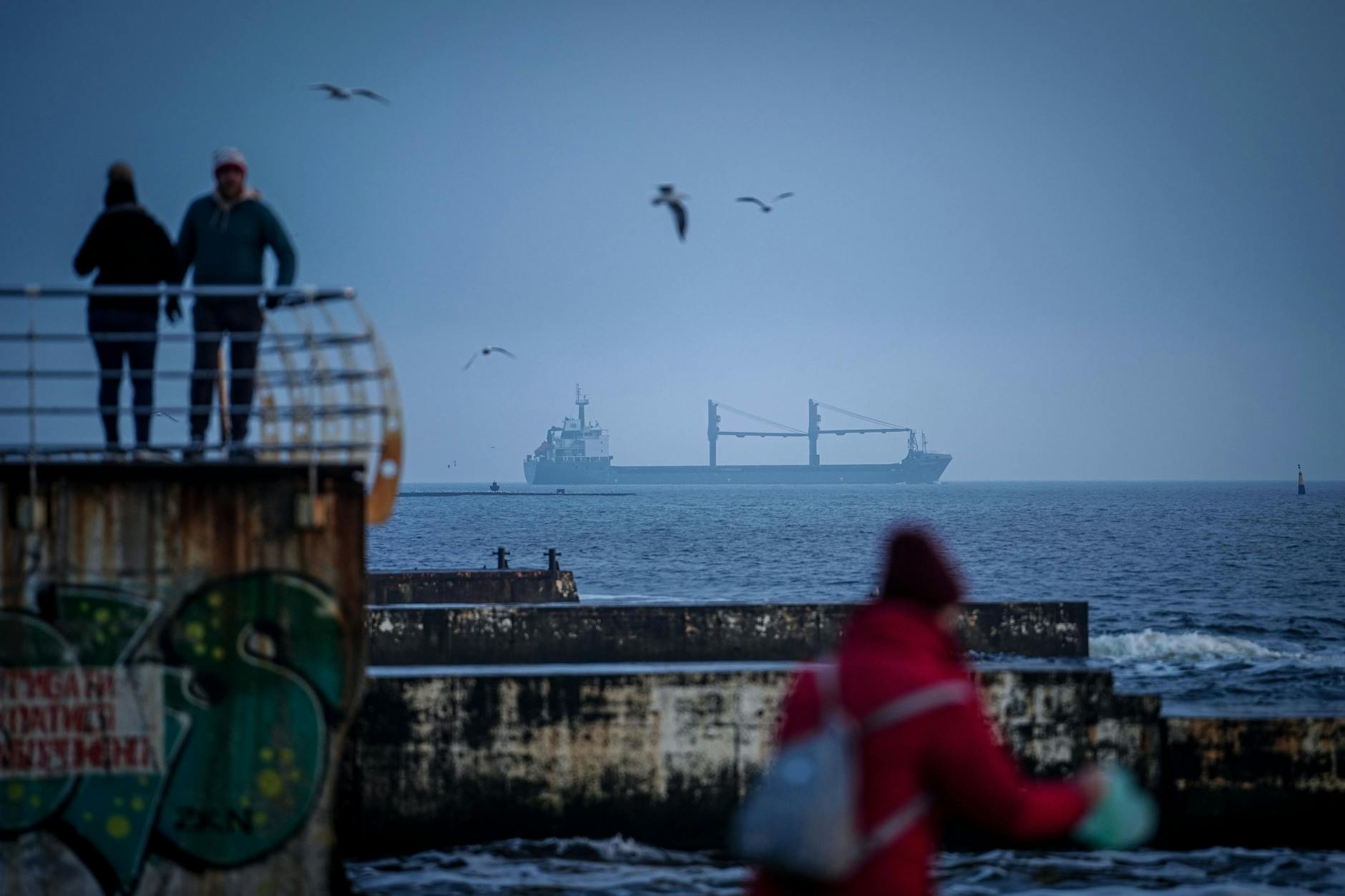 Die Ukraine und Russland haben sich unter US-Vermittlung auf ein Ende der Angriffe auf das Schwarze Meer geeinigt. Wann die Einigung in Kraft tritt, bleibt unklar.