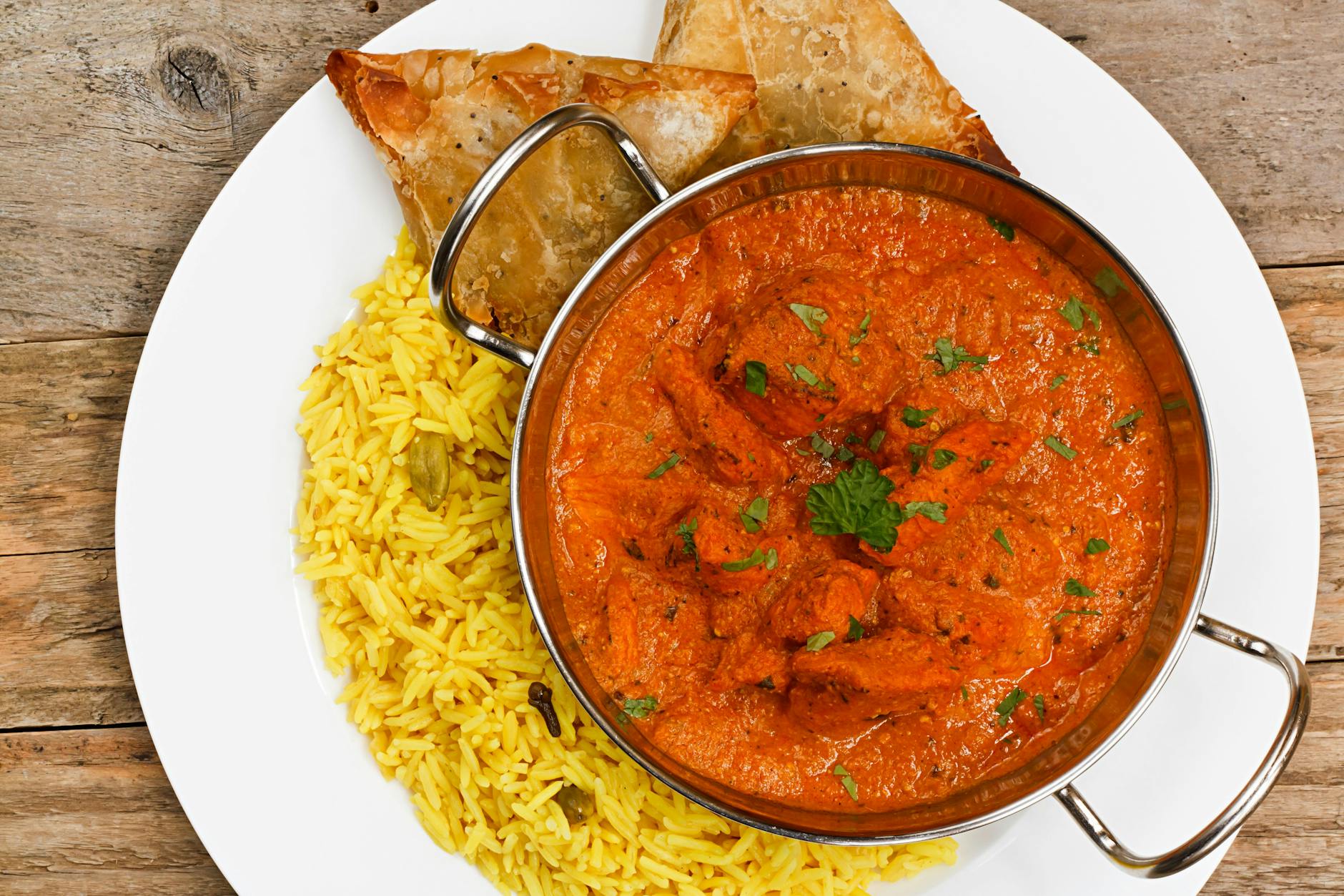 Es ist ein traditionelles Essen der indischen Küche: Butter Chicken.