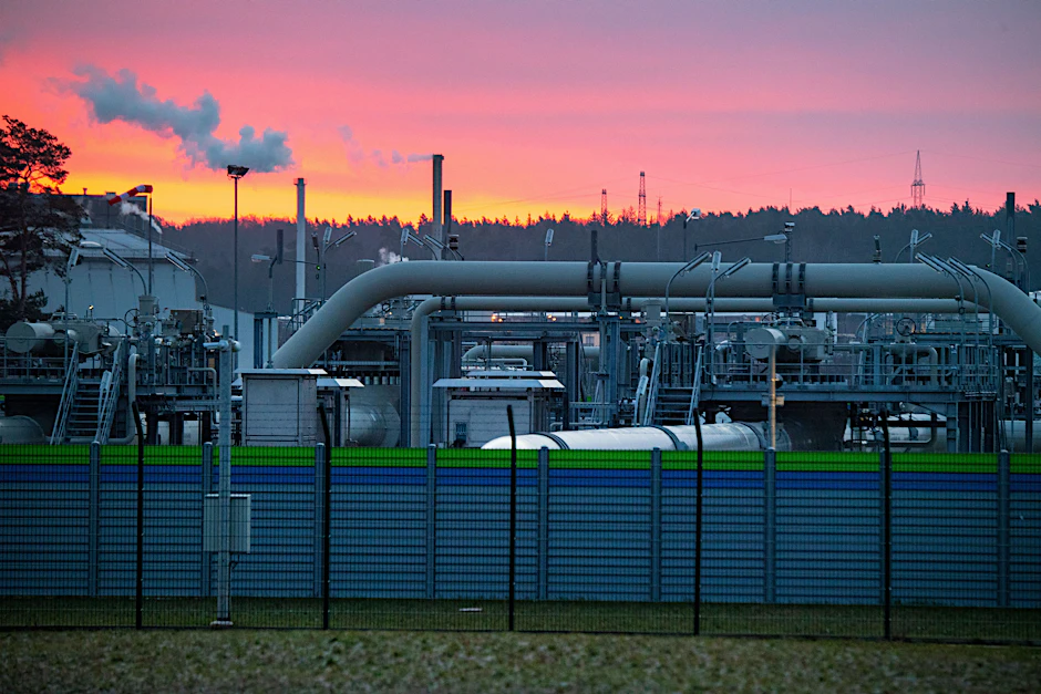 Blick auf Rohrsysteme und Absperrvorrichtungen in der Gasempfangsstation der Ostseepipeline Nord Stream 2 in Lubmin
