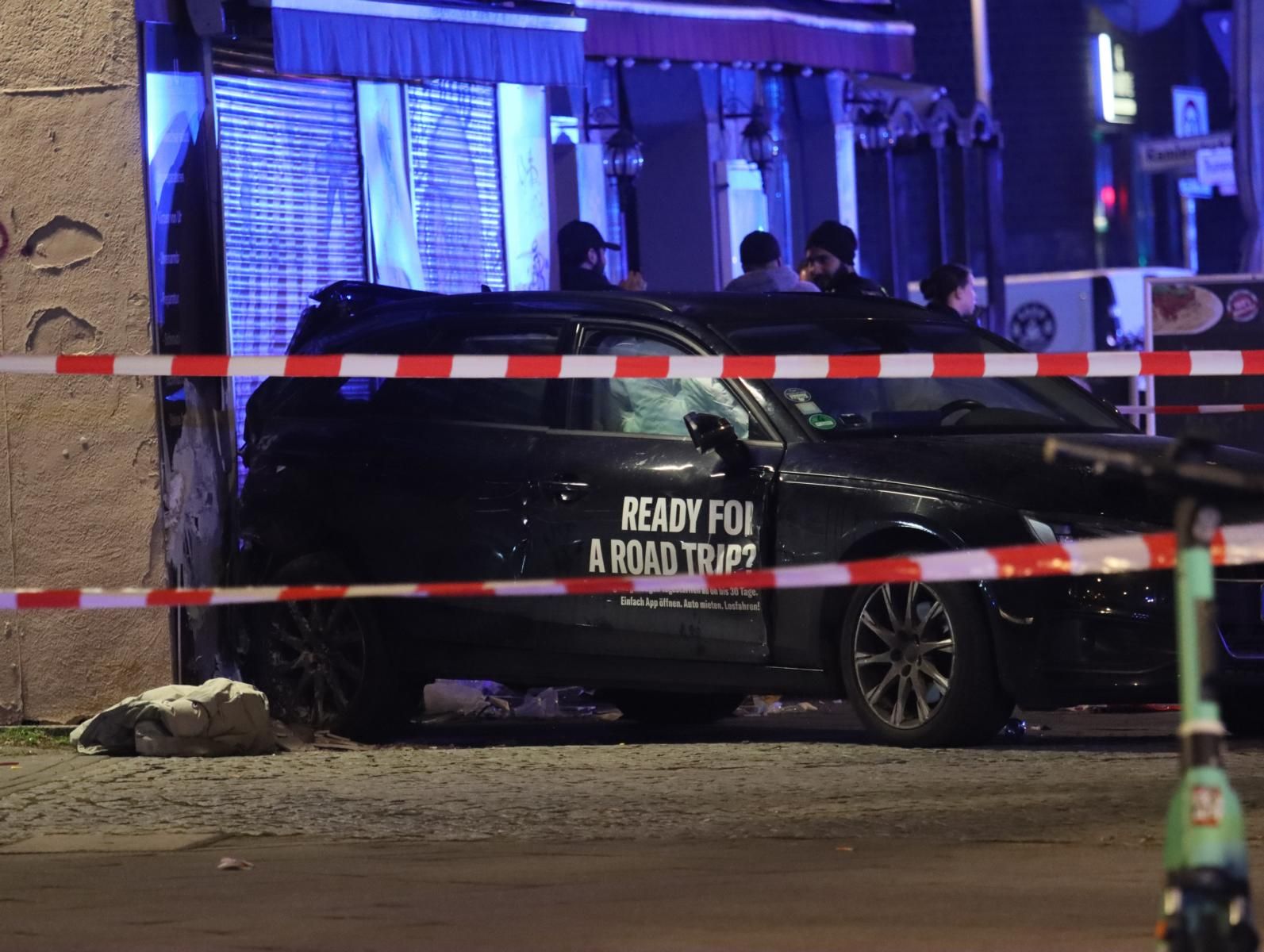 Image - Horror in Gesundbrunnen! 17-Jähriger klemmt Frau mit Auto an Hauswand ein – Lebensgefahr!