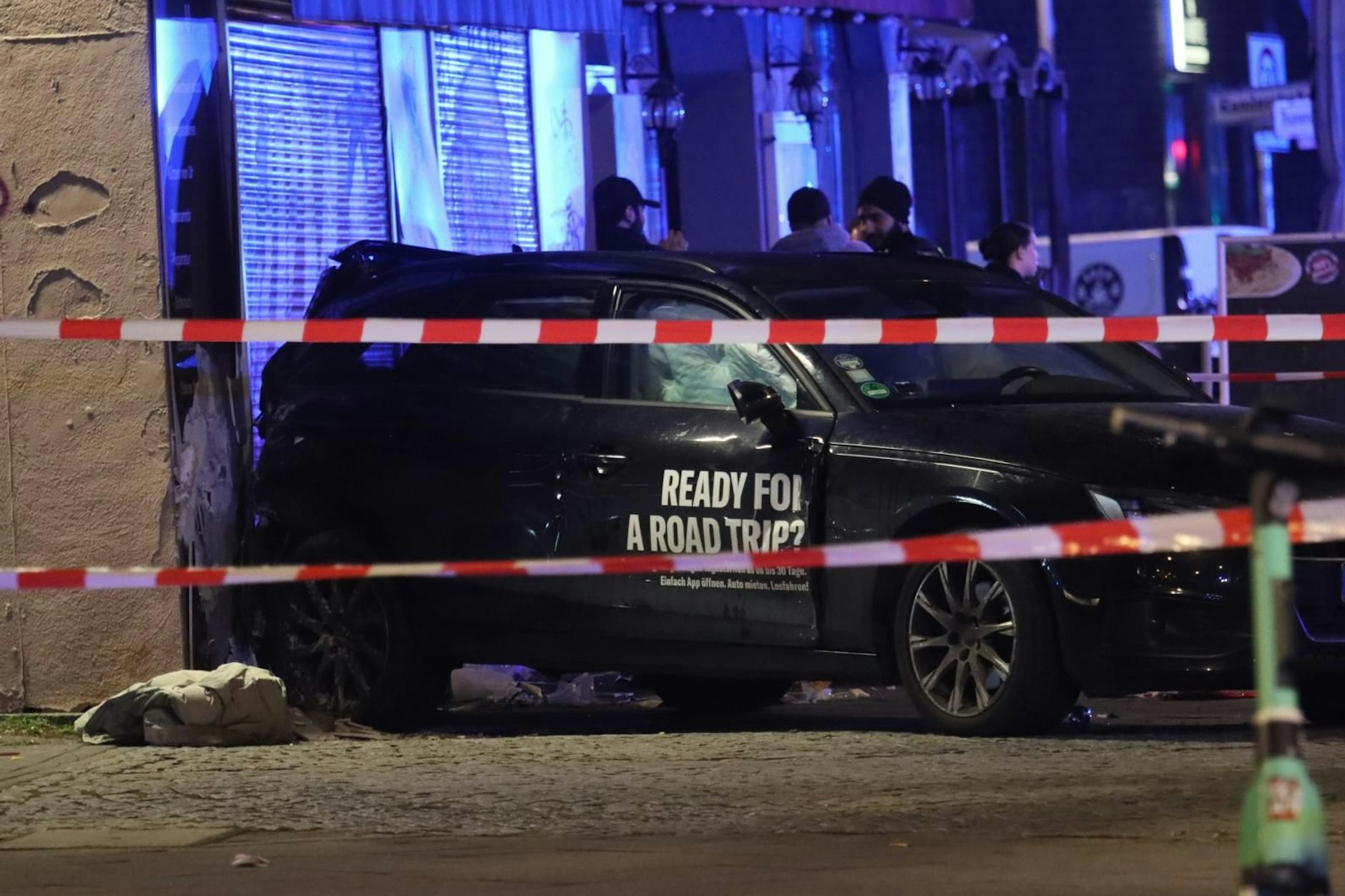 In der Brunnenstraße in Gesundbrunnen kam es am Mittwochabend zu einem dramatischen Unfall.