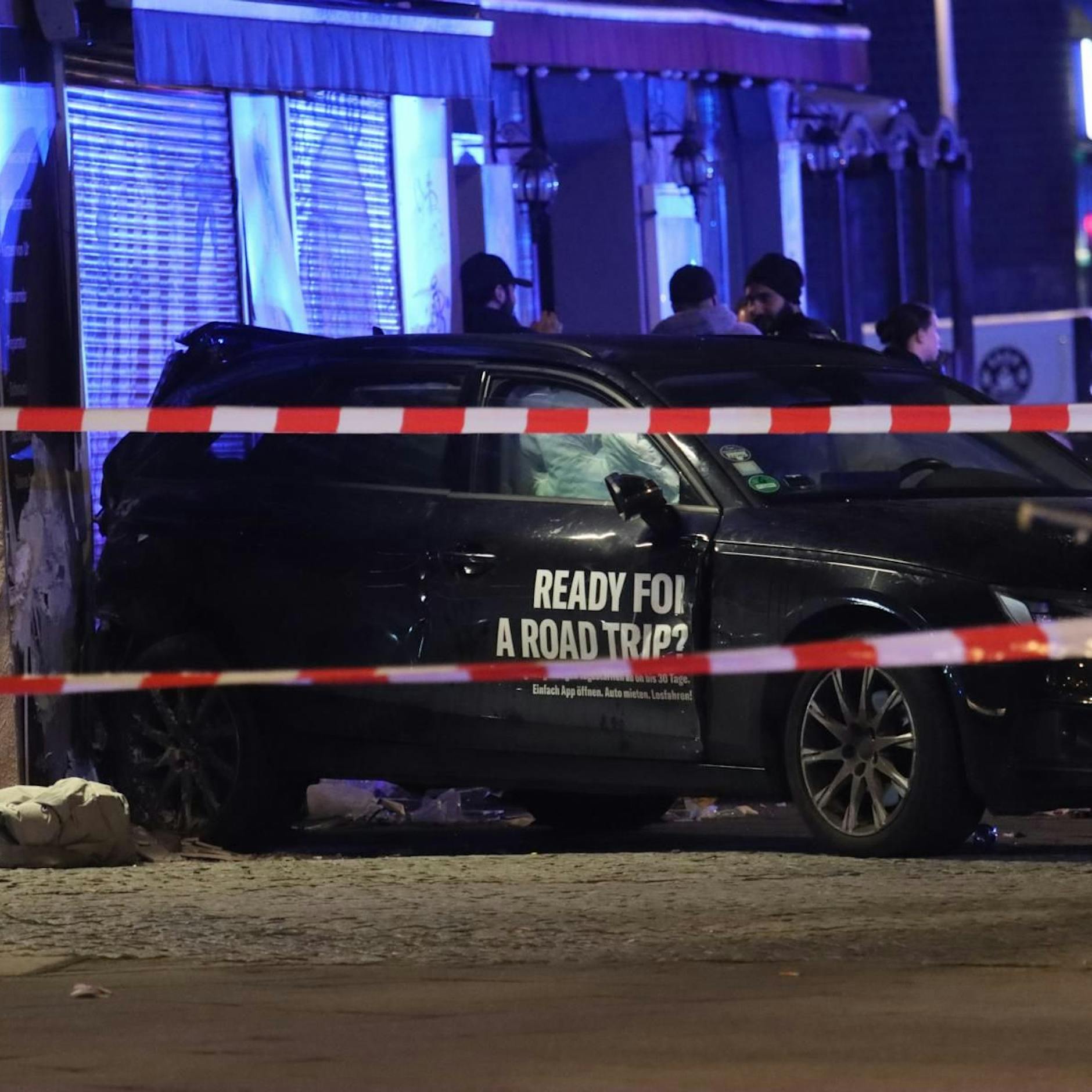 Horror in Gesundbrunnen! 17-Jähriger klemmt Frau mit Auto an Hauswand ein – Lebensgefahr!