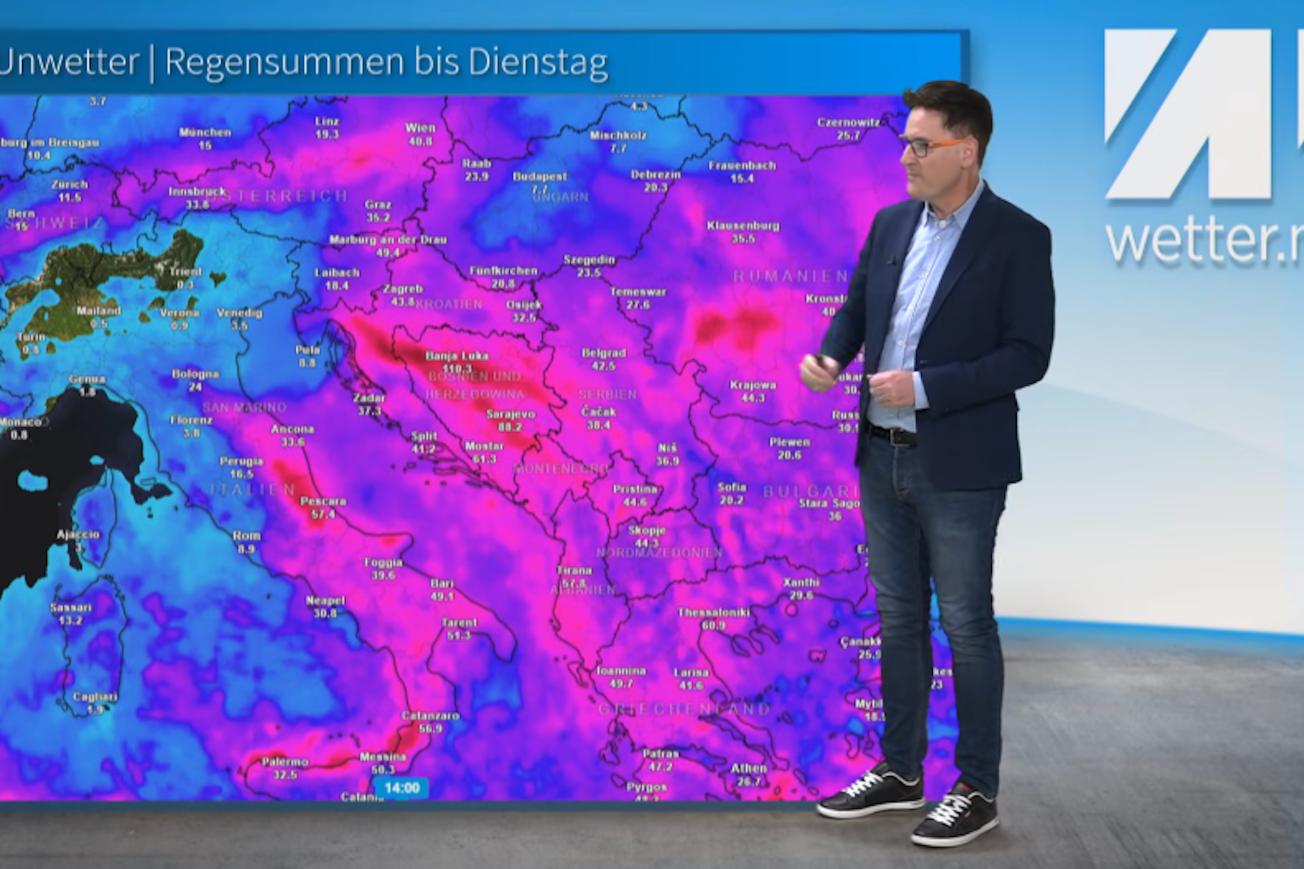 Wetter-Experte Dominik Jung erklärt die massiven Unwetter, die im Süden erwartet werden.