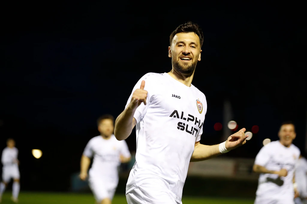 BFC-Kracher: Plötzlich fliegt der Dynamo-Knoten richtig auseinander