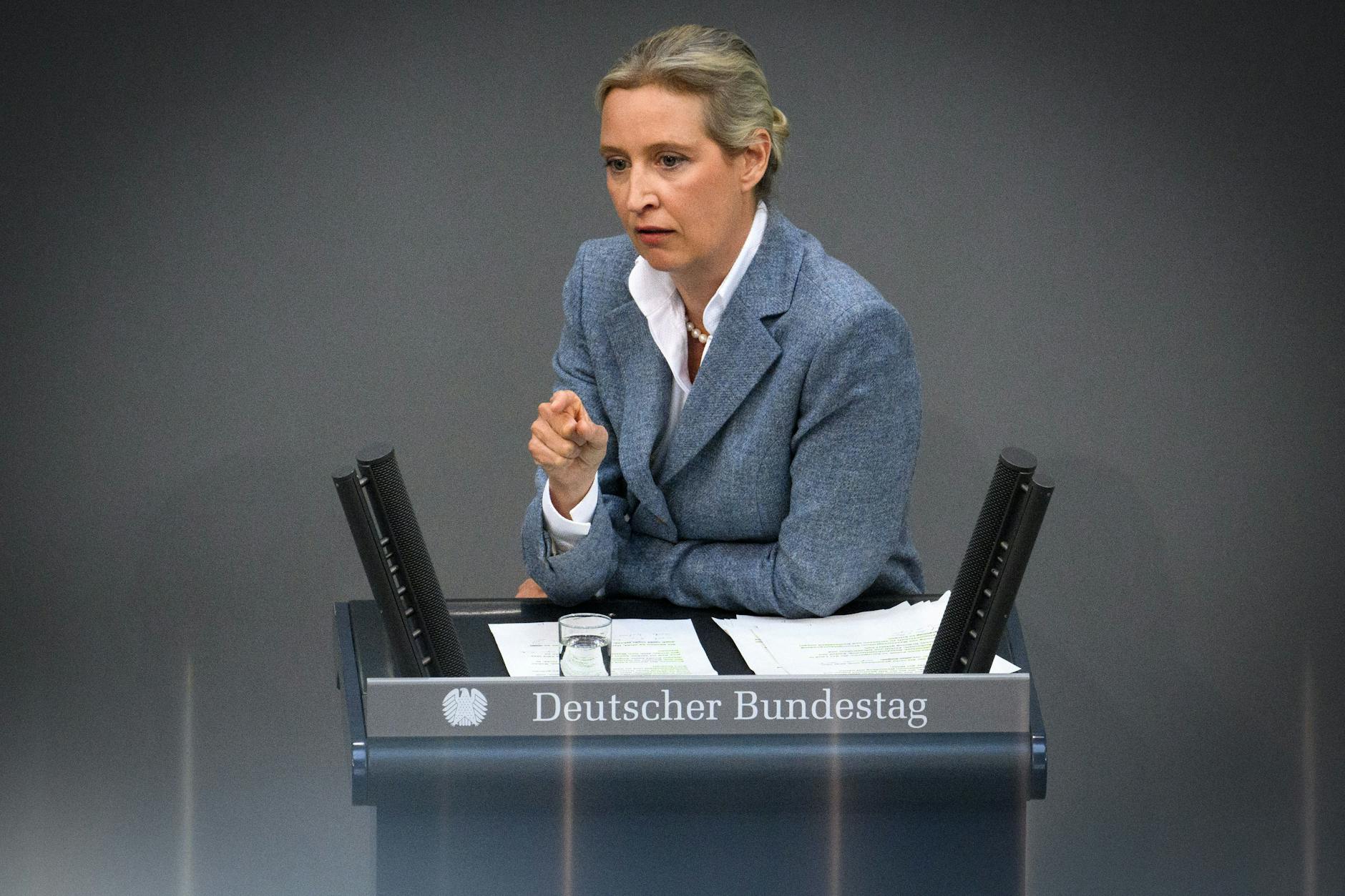 Alice Weidel kritisiert einen angeblichen Vorstoß der schwarz-roten Koalition scharf.