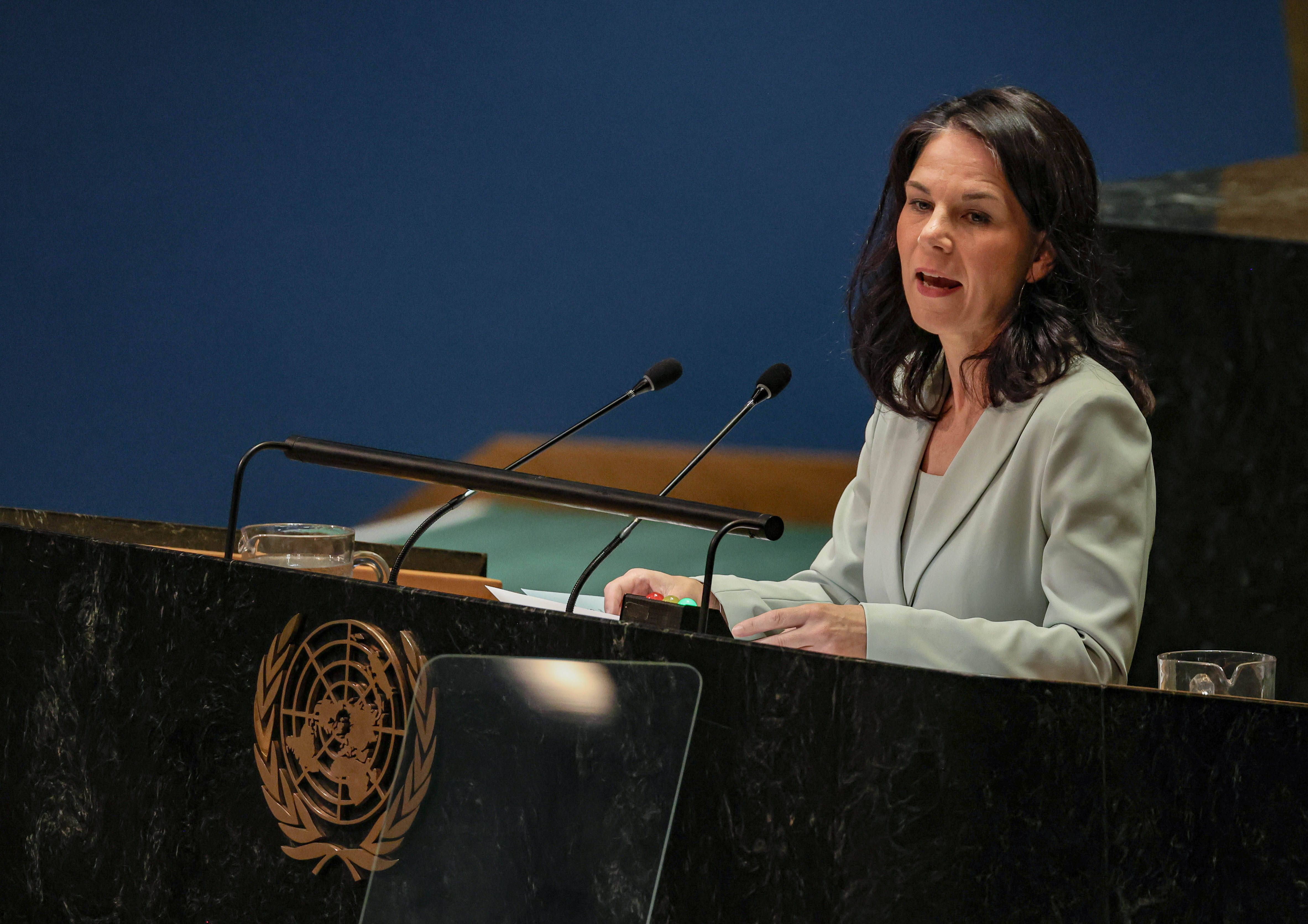 Kritik ebbt nicht ab: Grünen-Chefin muss Baerbock bei Lanz verteidigen