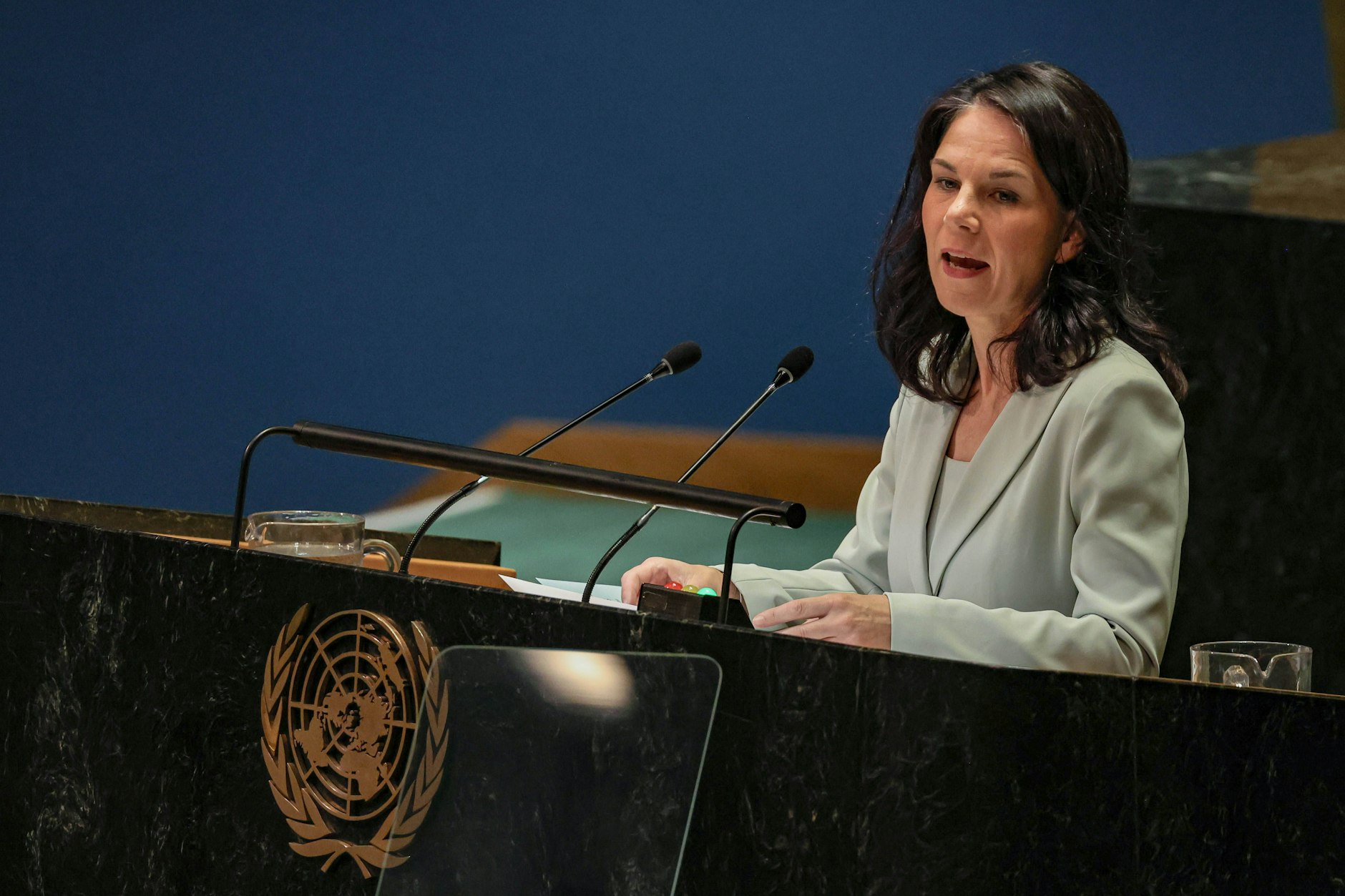 Annalena Baerbock am Rednerpult der Vereinten Nationen.
