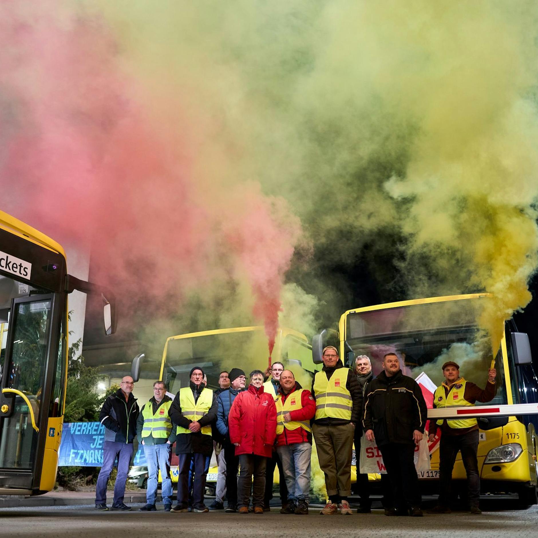 Image - BVG und Verdi: Bodo Ramelow und Matthias Platzeck sollen im Tarifkonflikt schlichten – keine Streiks bis 10. April