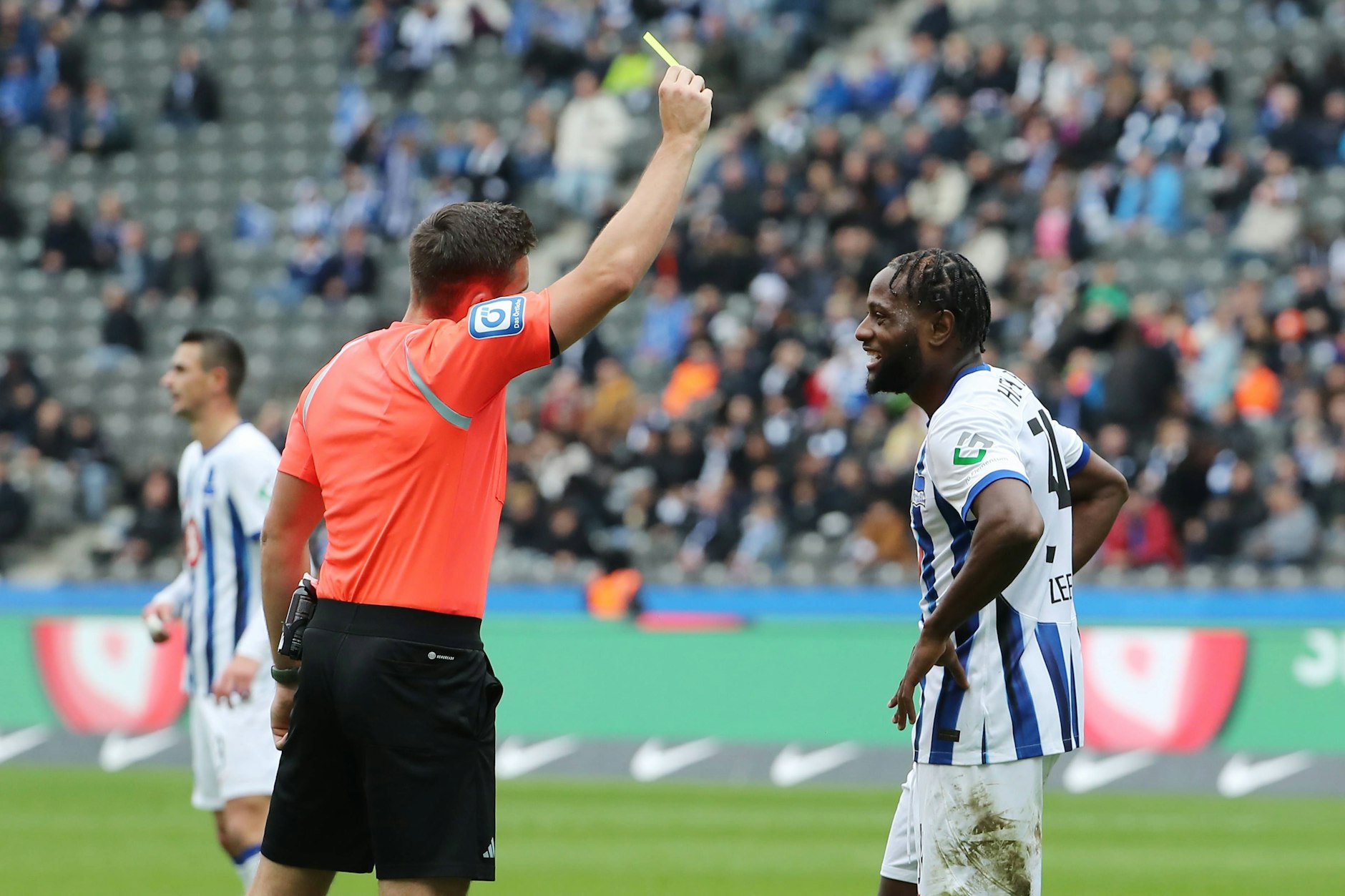 Herthas Kampfmaschine Deyo Zeefuik sah schon neunmal die Gelbe Karte in dieser Saison. Seine zweite Sperre droht.