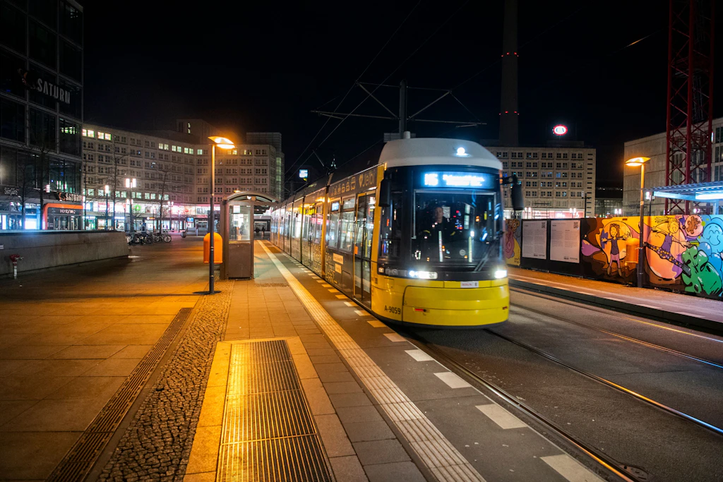 BVG grev bitiyor, halka demiryolu kesintiye uğradı, trafik sıkışıklığı tehdit ediyor