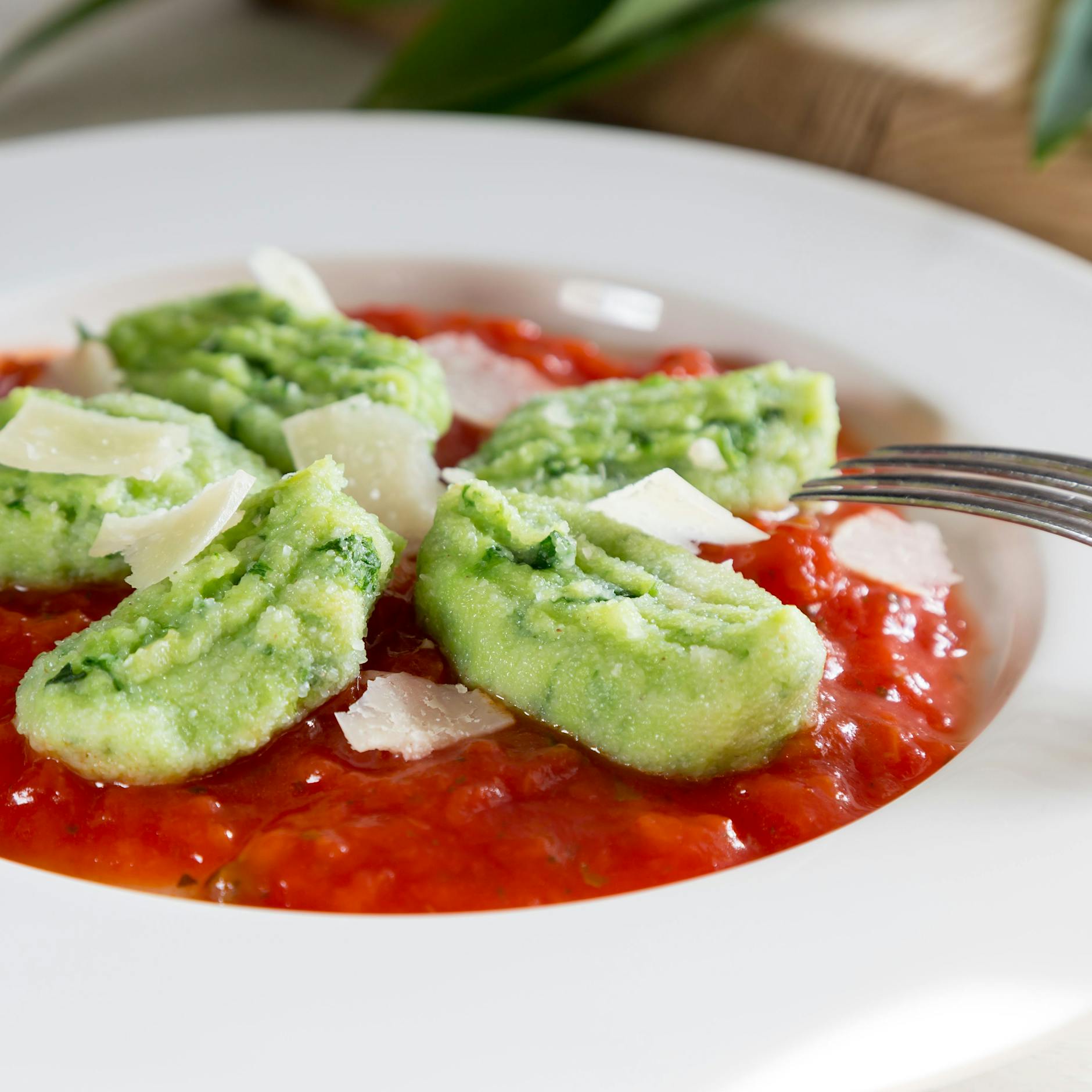 Himmlisch! Frühlingshafte Bärlauch-Gnocchi mit Butter und Parmesan