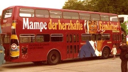 BVG-Bus mit Mampe-Werbung um 1990 in Berlin.