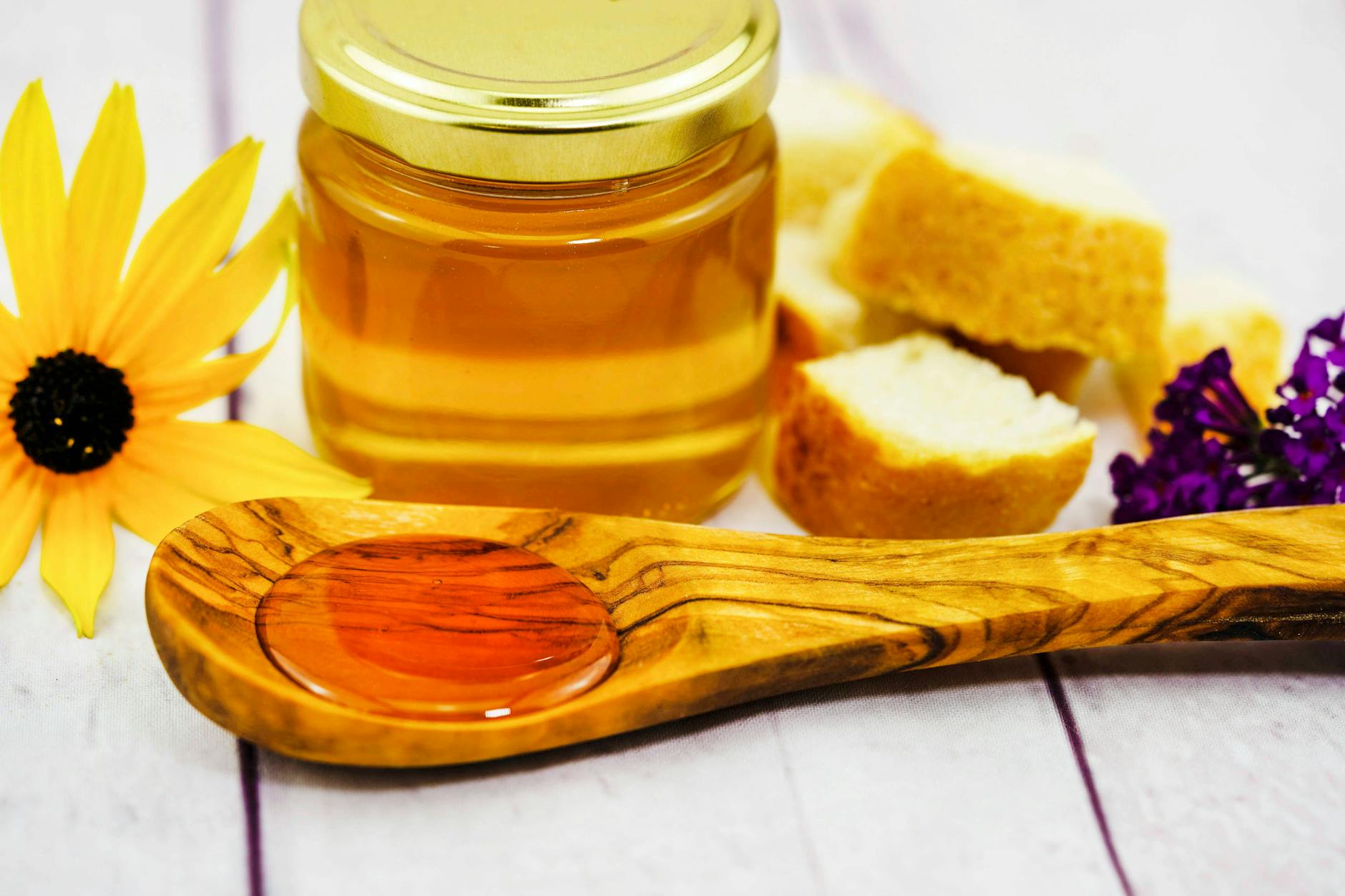 Von 24 getesteten Honigen schnitten 14 mit „gut“ ab. Darunter auch viele günstige Produkte der Discounter.