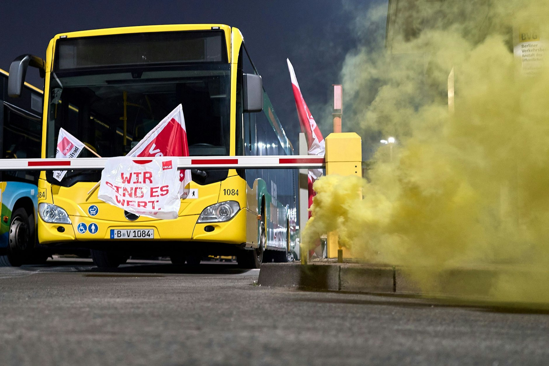 Am Mittwoch und Donnerstag wird bei der BVG gestreikt. Die Gewerkschaft Verdi fordert 750 Euro mehr Lohn für die Mitarbeiter des Unternehmens.