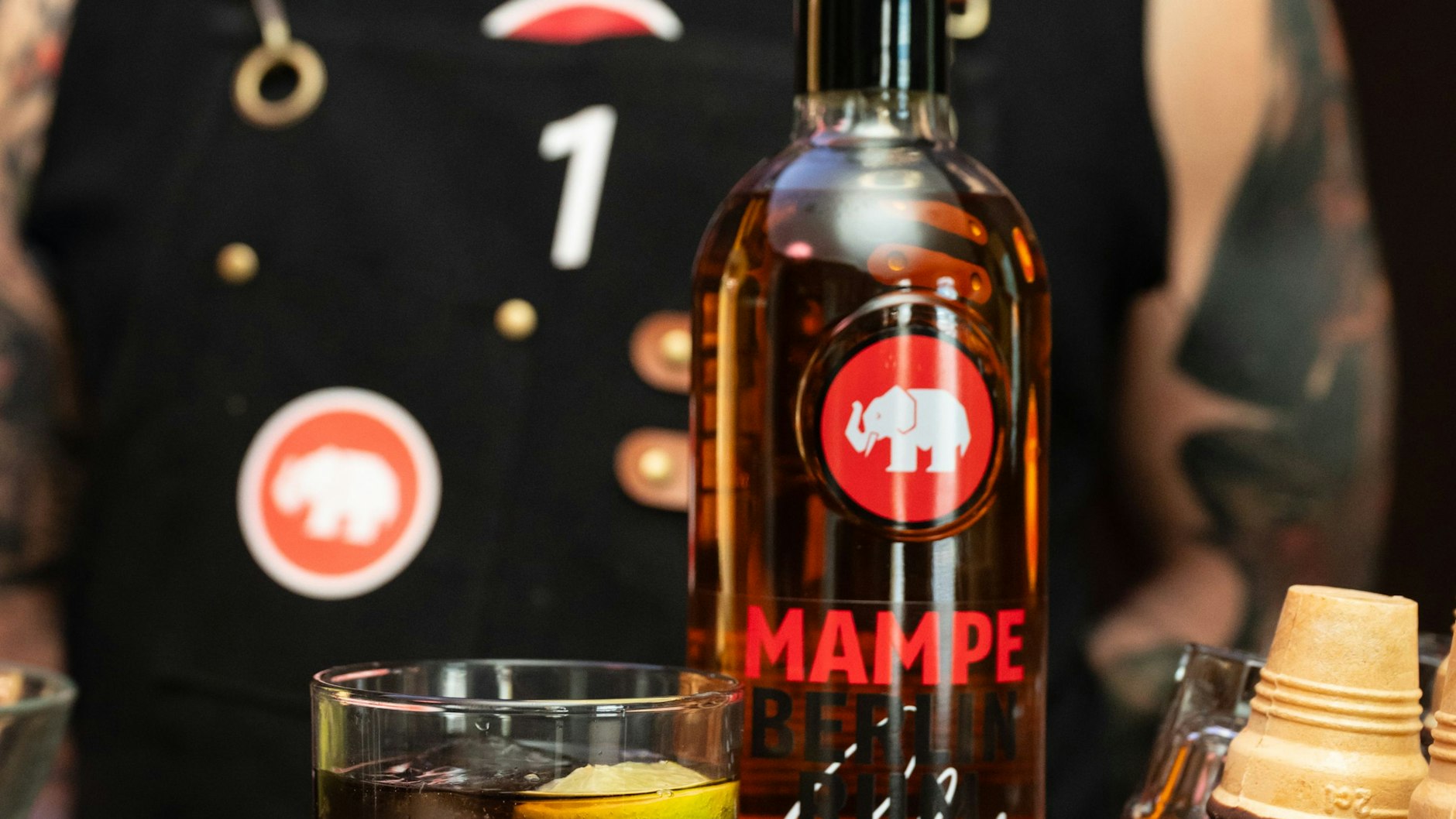 Der Mampe-Rum mit dem weißen Elefanten kostet 29 Euro.