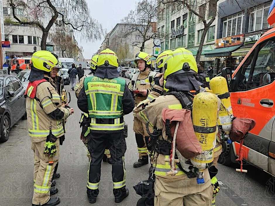 In Berlin-Charlottenburg läuft ein Feuerwehreinsatz.