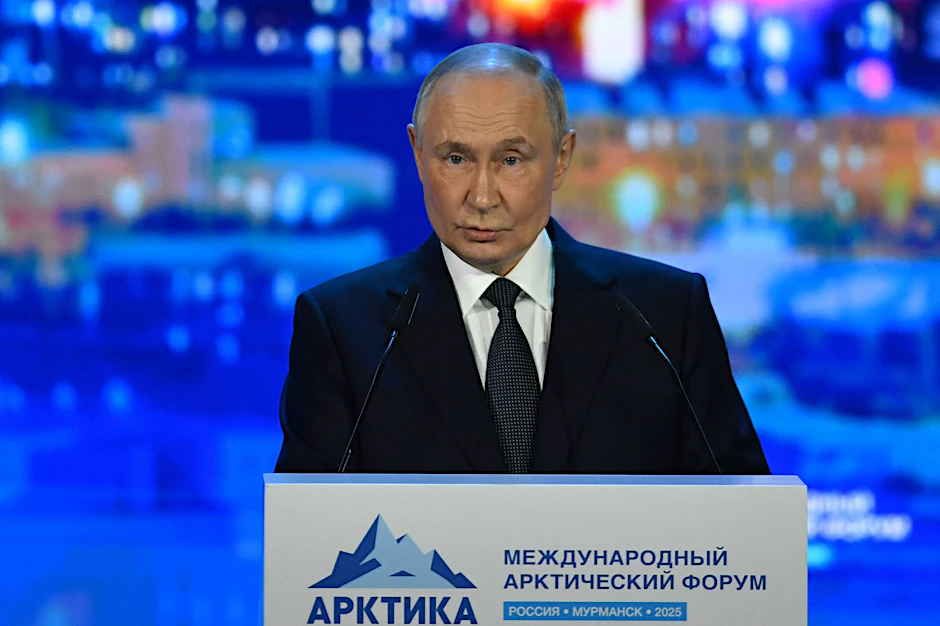 Der russische Präsident Wladimir Putin hält am 27. März 2025 eine Rede beim Internationalen Arktisforum in Murmansk.